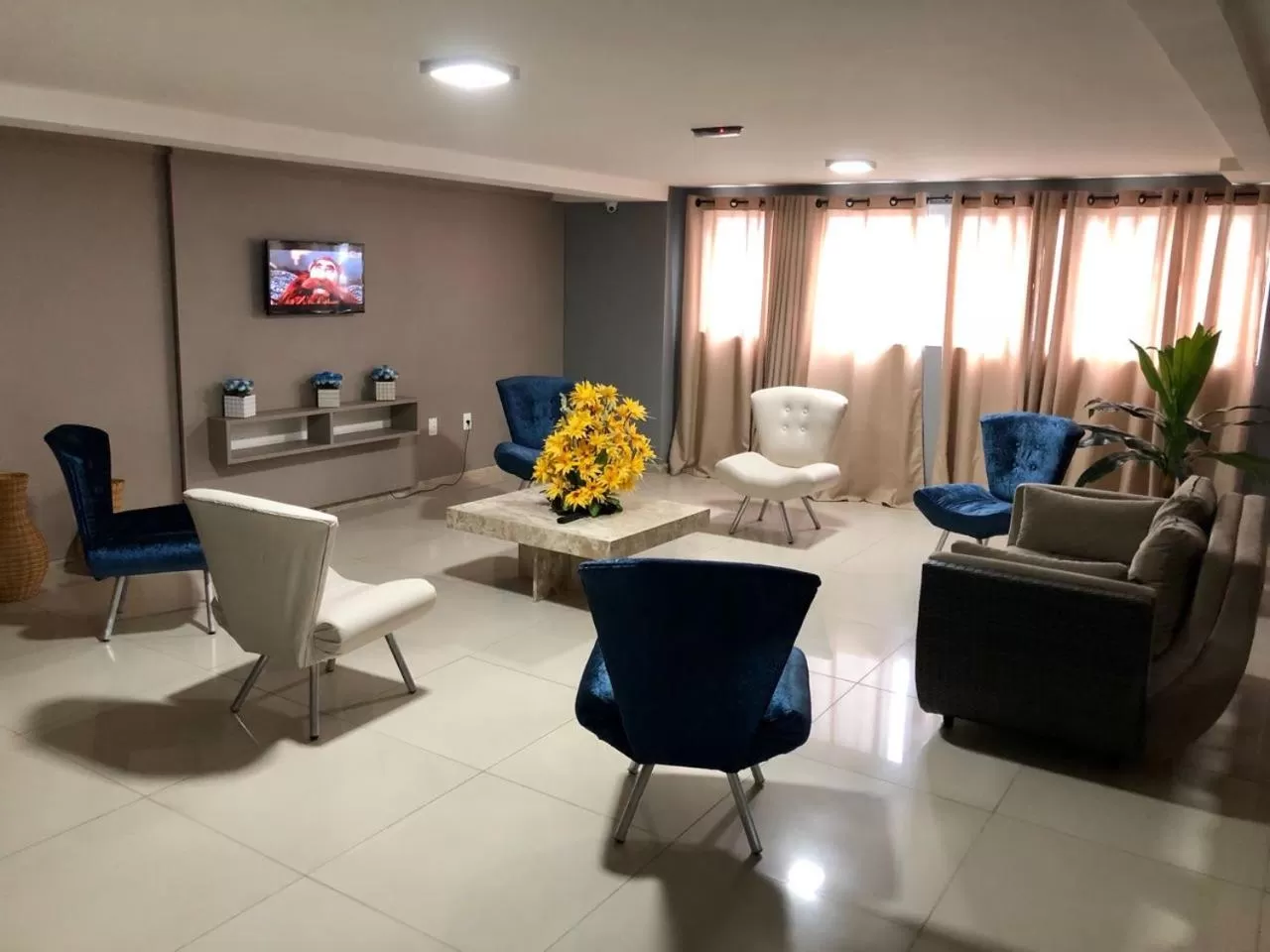 Communal lounge/ TV room in Anjos Praia Hotel
