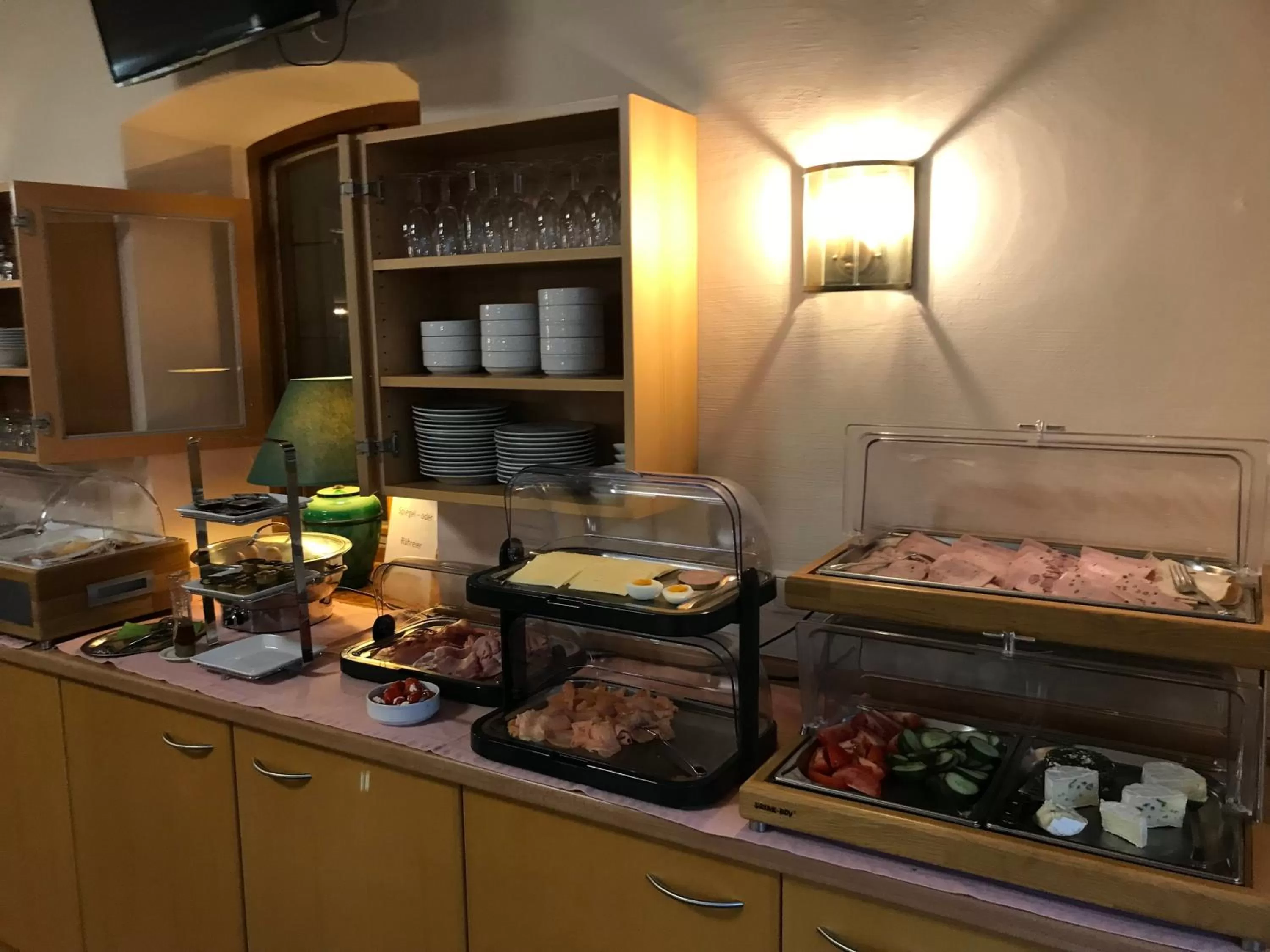 Buffet breakfast, Kitchen/Kitchenette in Im Gewölbe