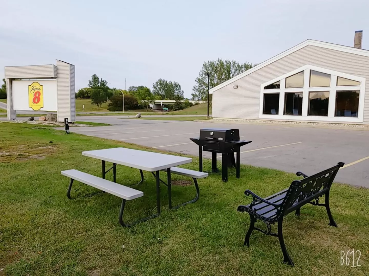 BBQ facilities in Super 8 by Wyndham Glenwood