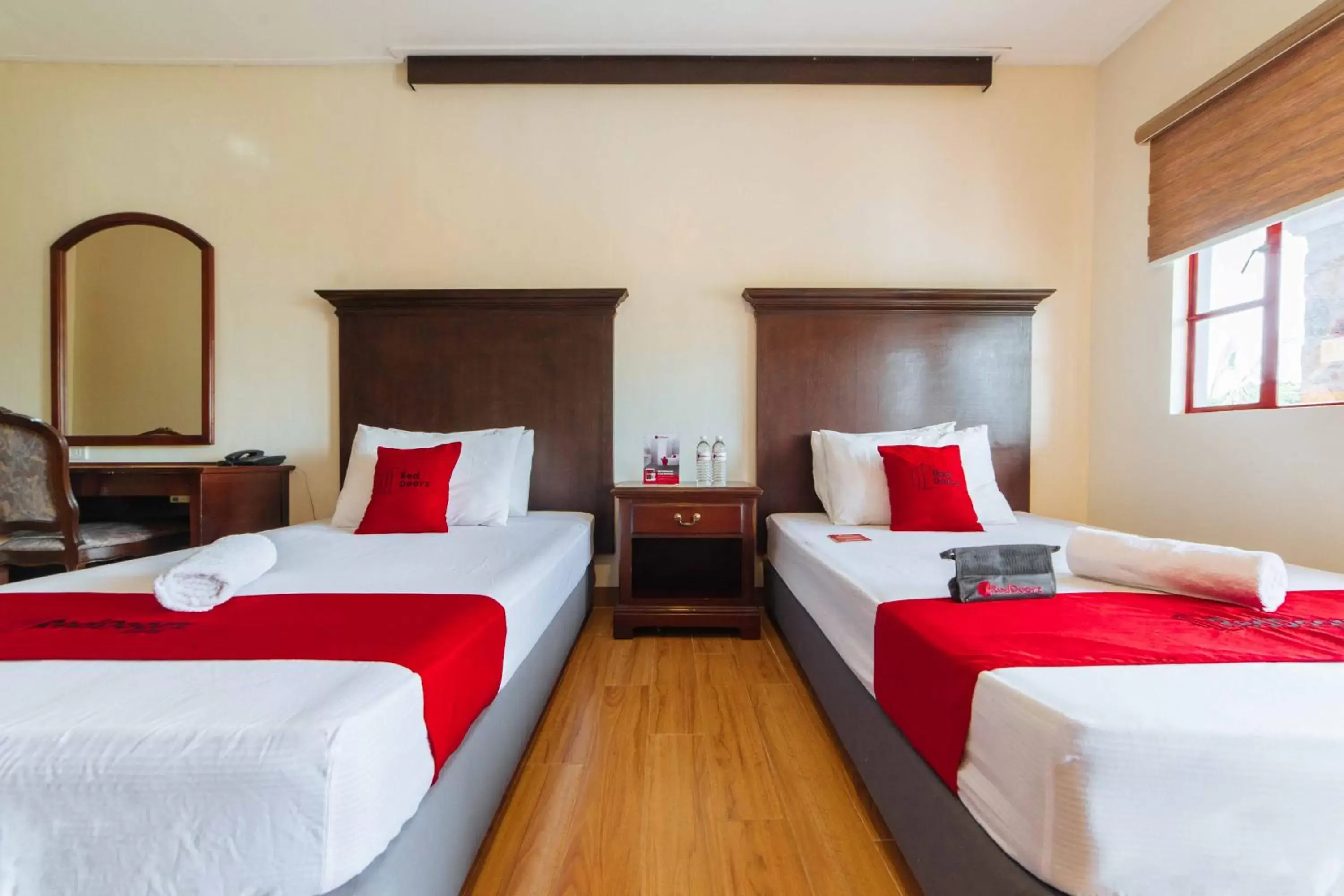 Deluxe Room in RedDoorz Plus @ Starhomes Olivianville Deluxe Room in RedDoorz Plus @ Starhomes Olivianville