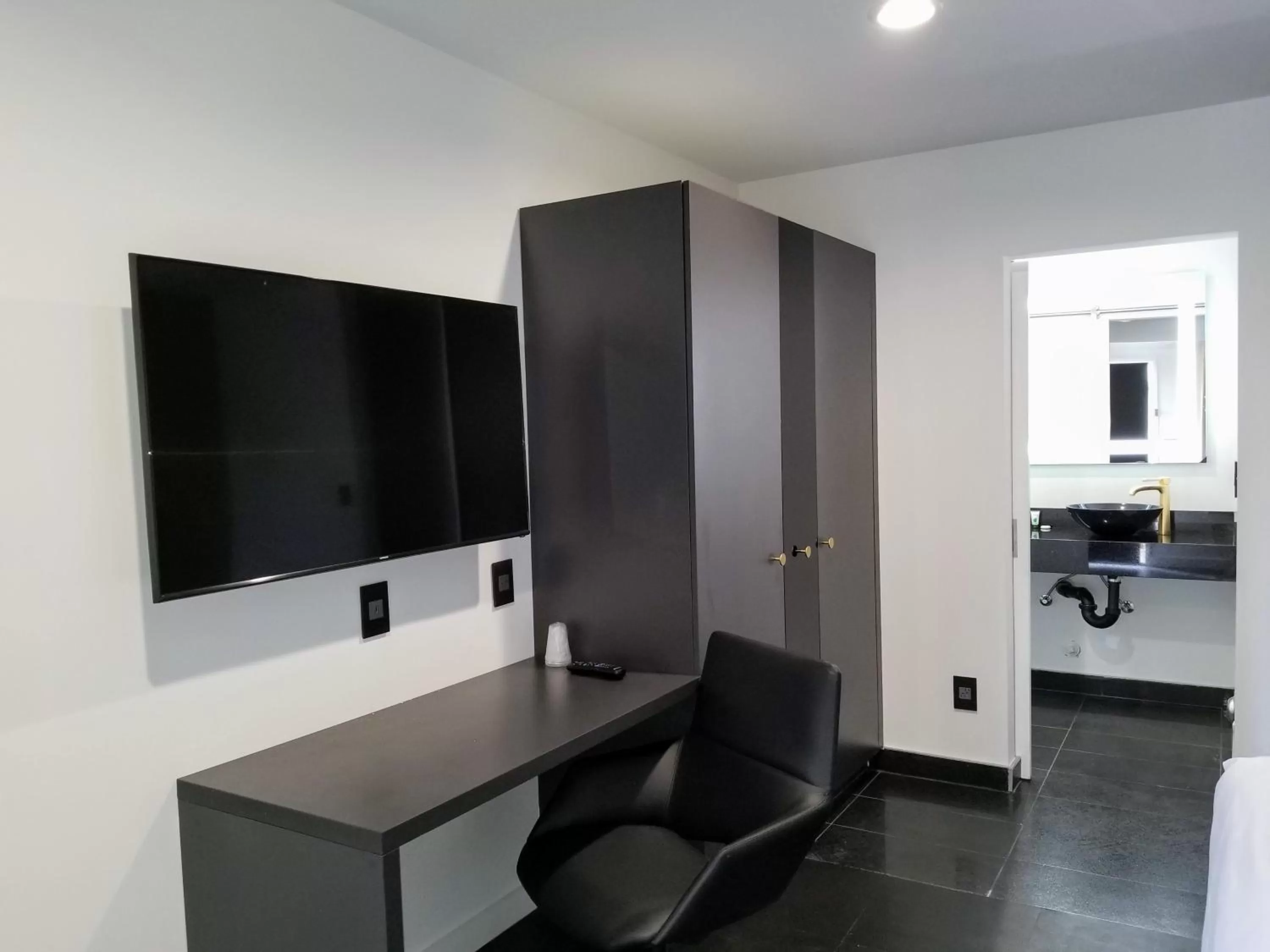 Glen Capri Inn and Suites - Burbank Universal