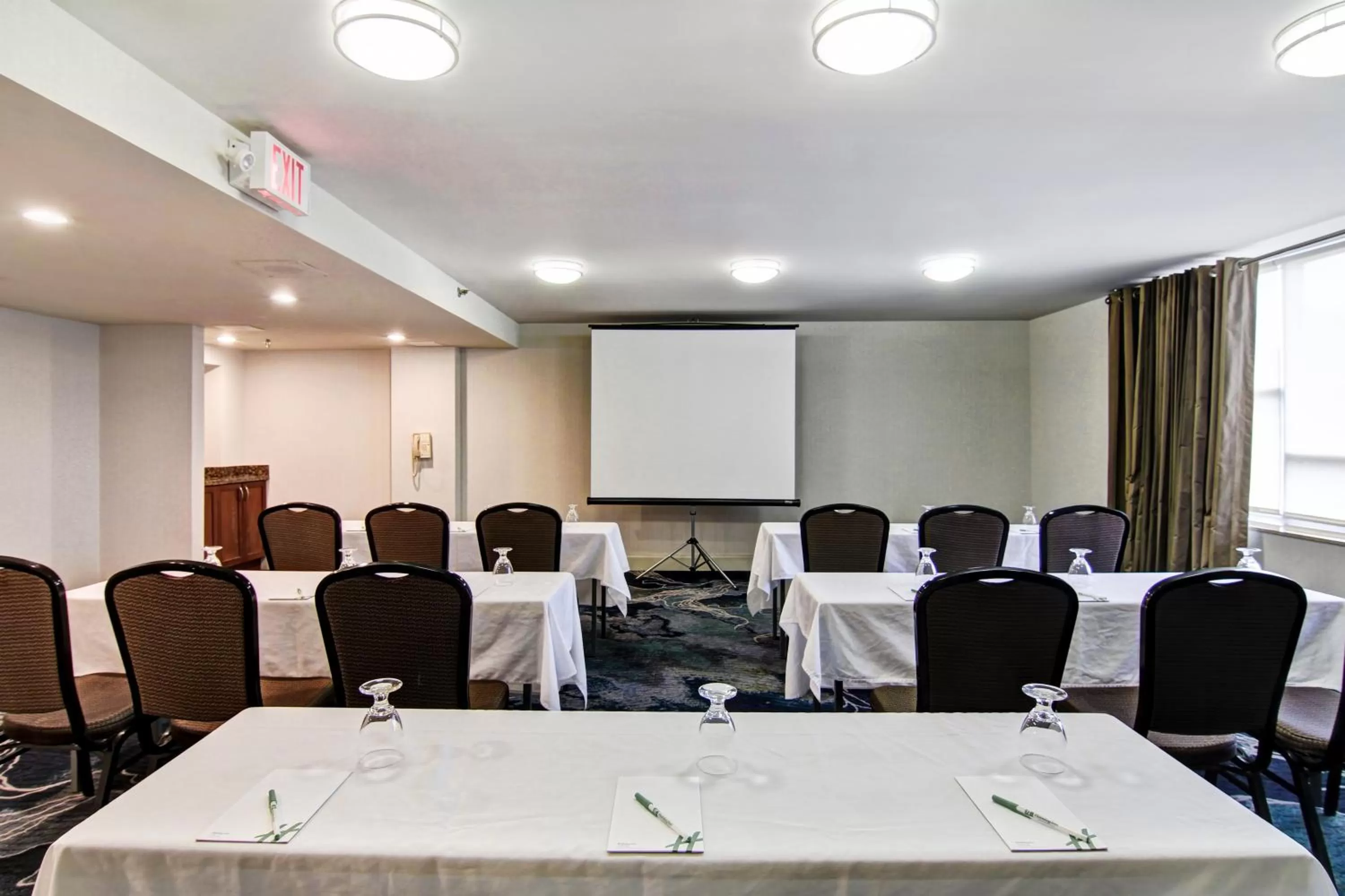 Meeting/conference room in Holiday Inn Oakville Centre by IHG