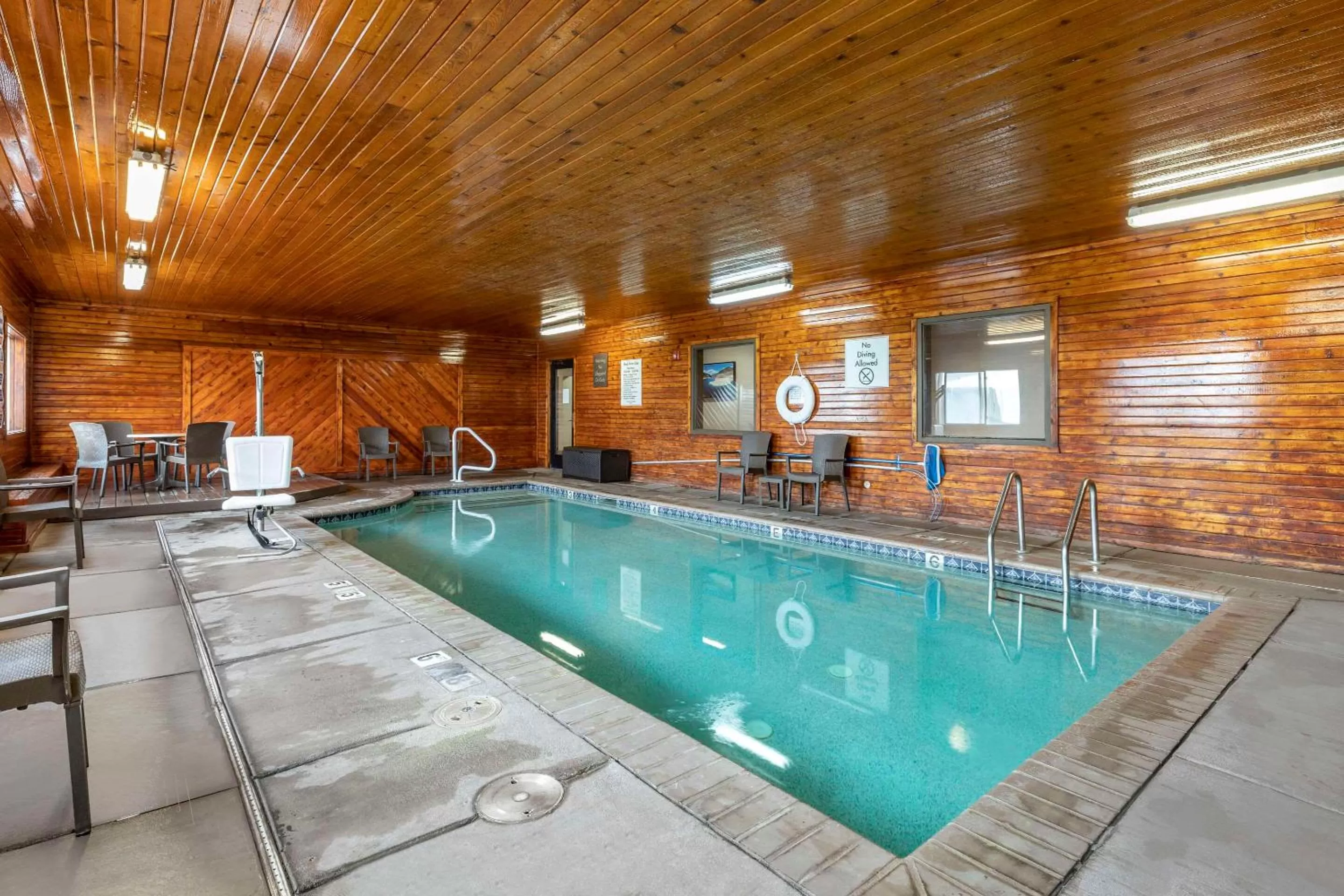 Swimming pool in Clarion Inn Kingman I-40 Route 66