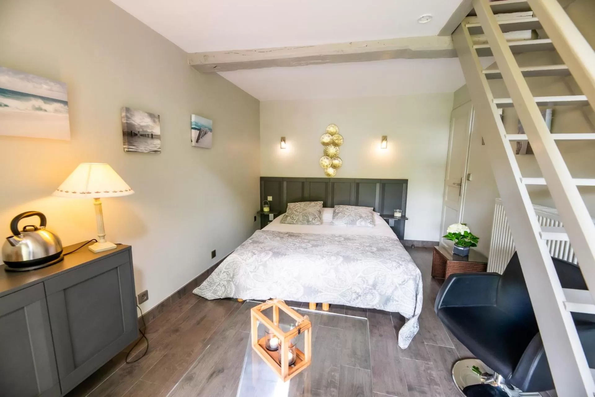 Photo of the whole room, Bed in La Ferme de l'Oudon & SPA