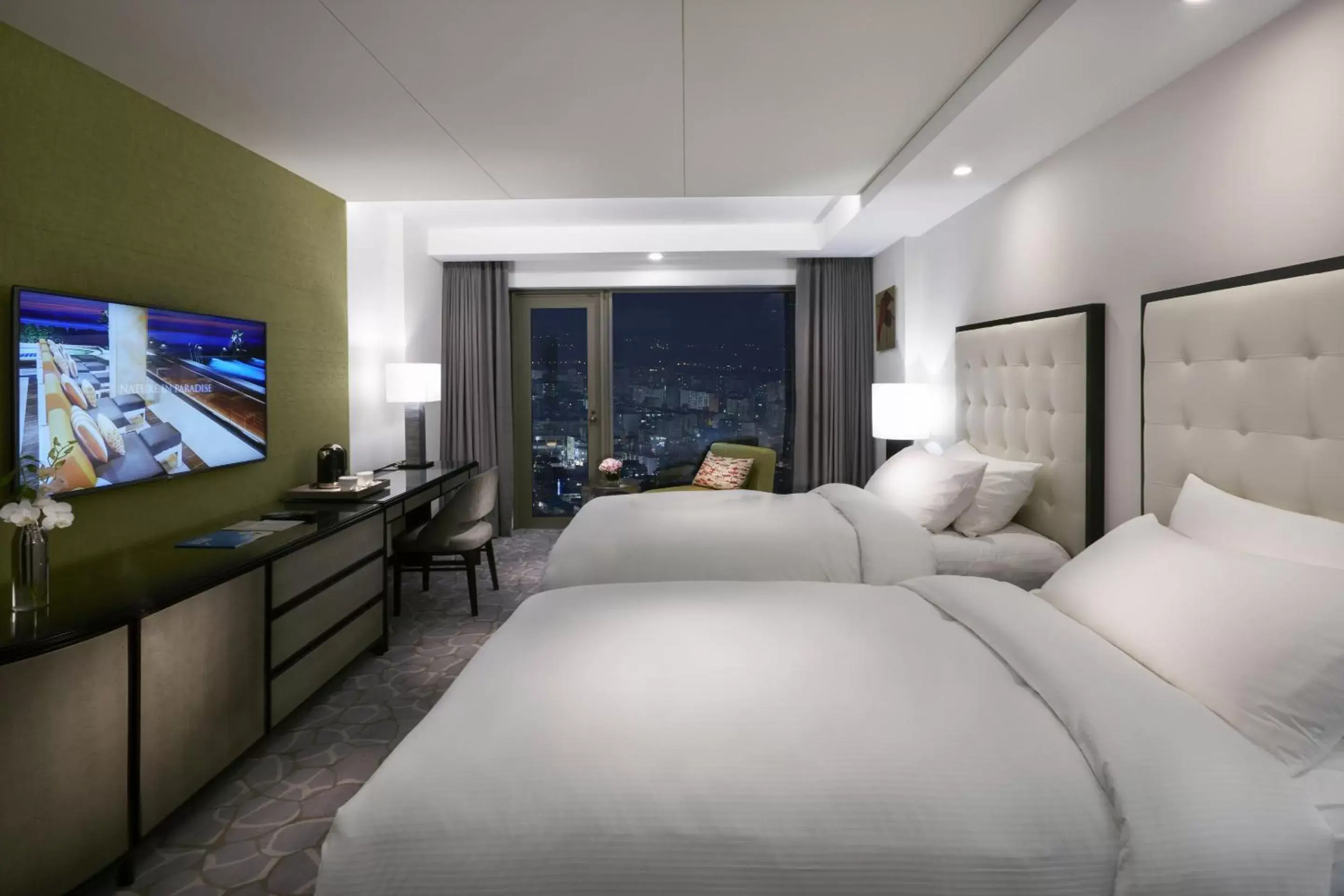 Deluxe Twin Room with City View- Main Building in Paradise Hotel Busan Deluxe Twin Room with City View- Main Building in Paradise Hotel Busan