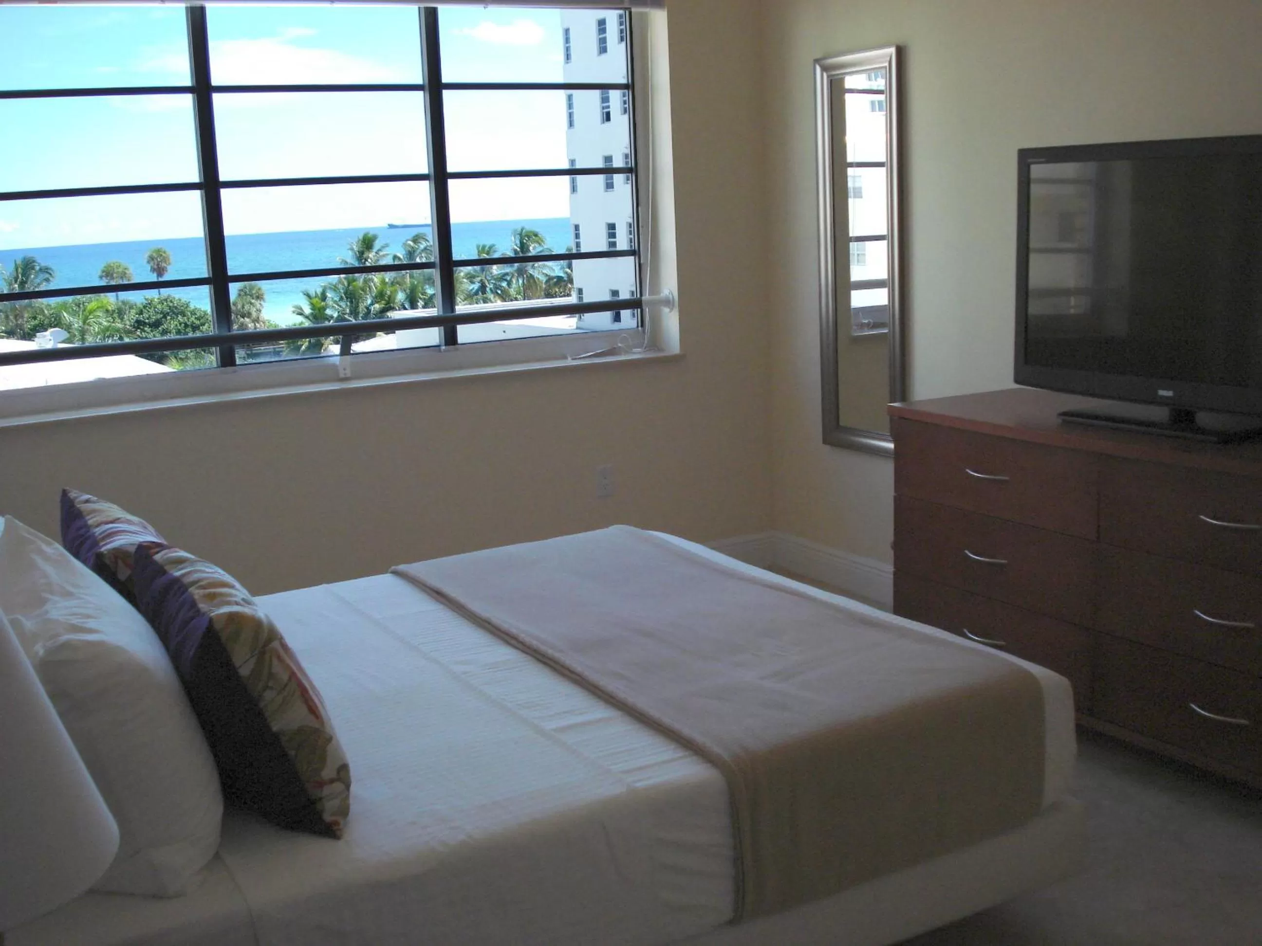 Bed in Westover Arms Hotel