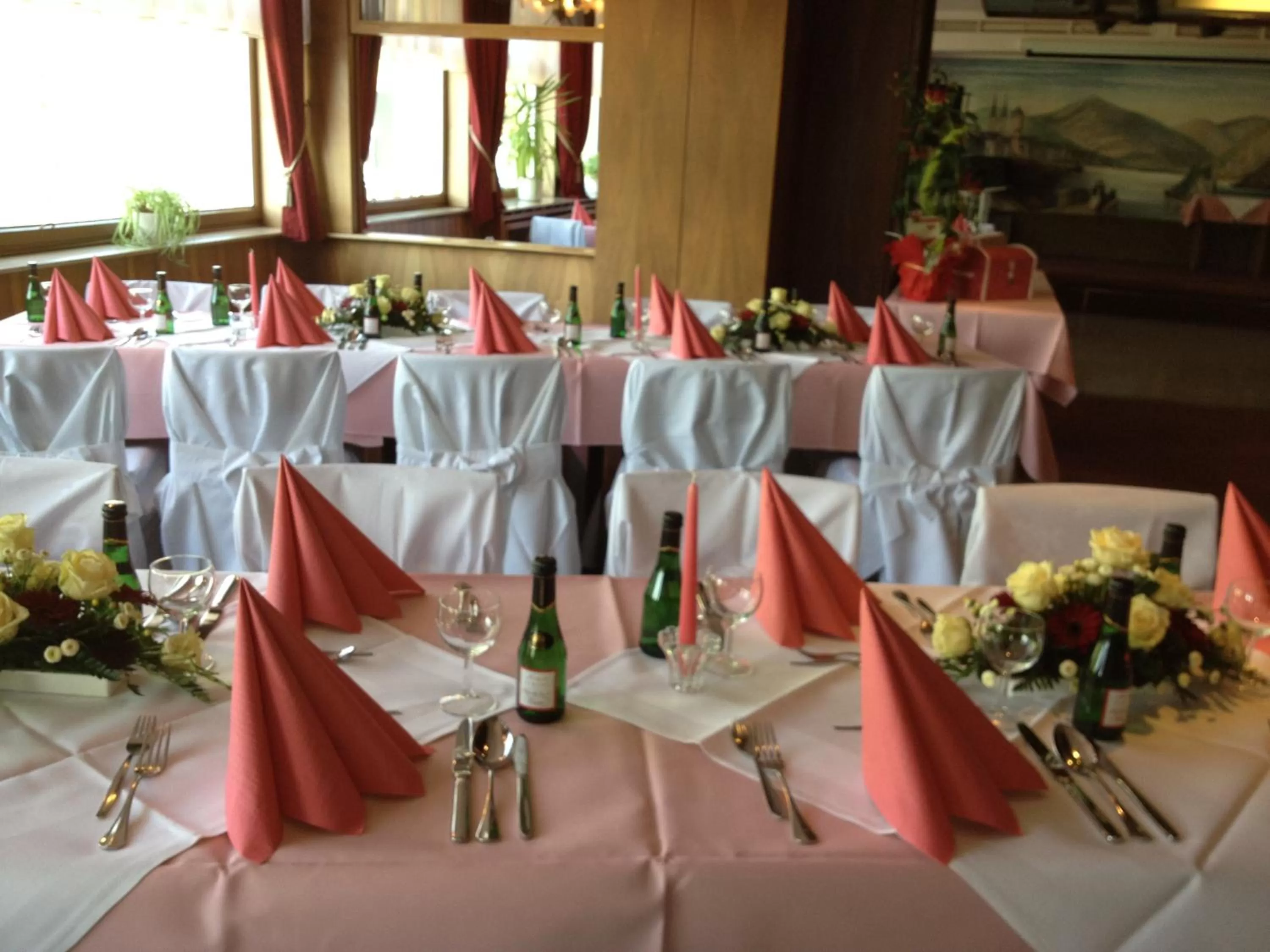 Restaurant/places to eat in Hotel Rheinlust