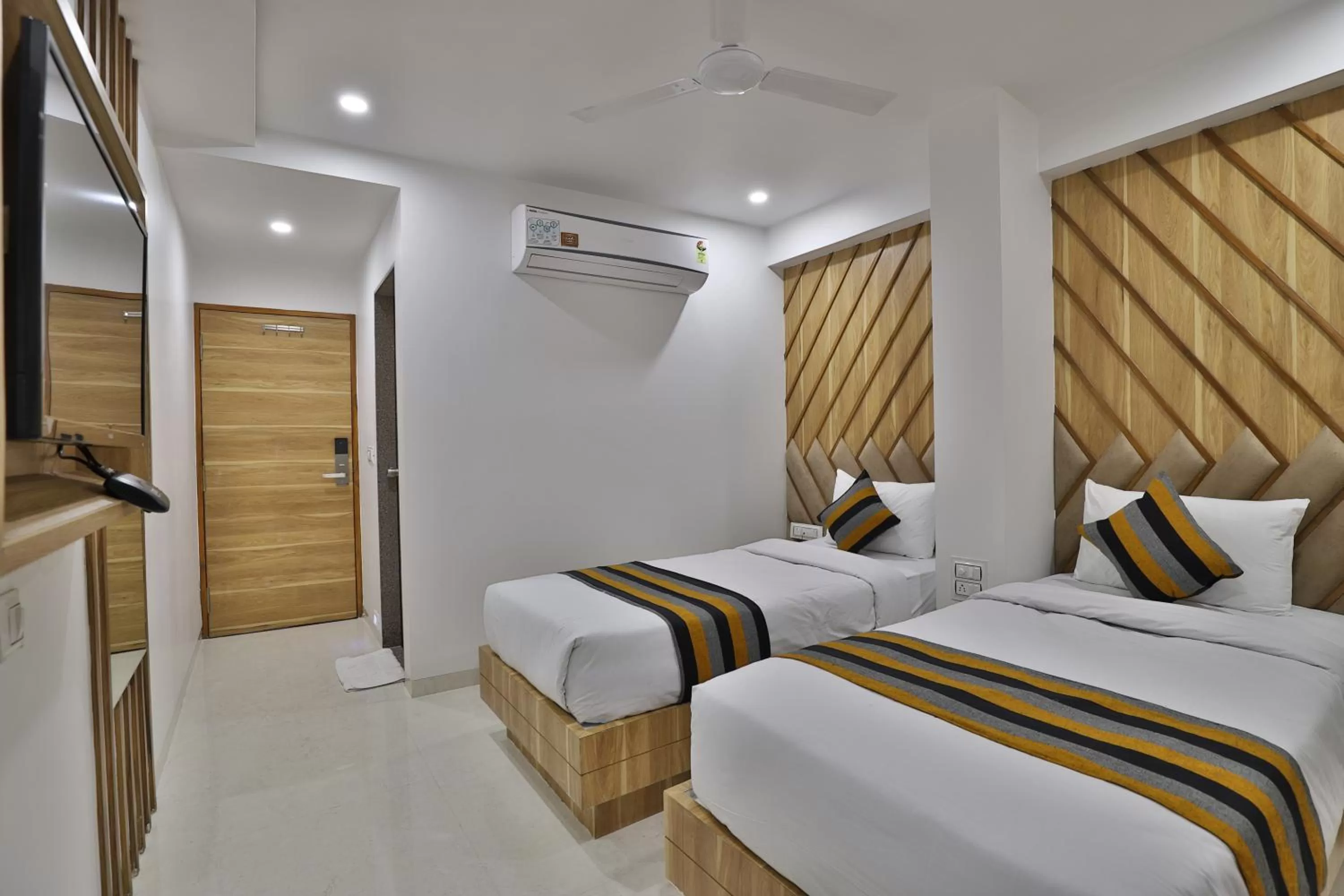 Photo of the whole room, Bed in HOTEL LE GRAND