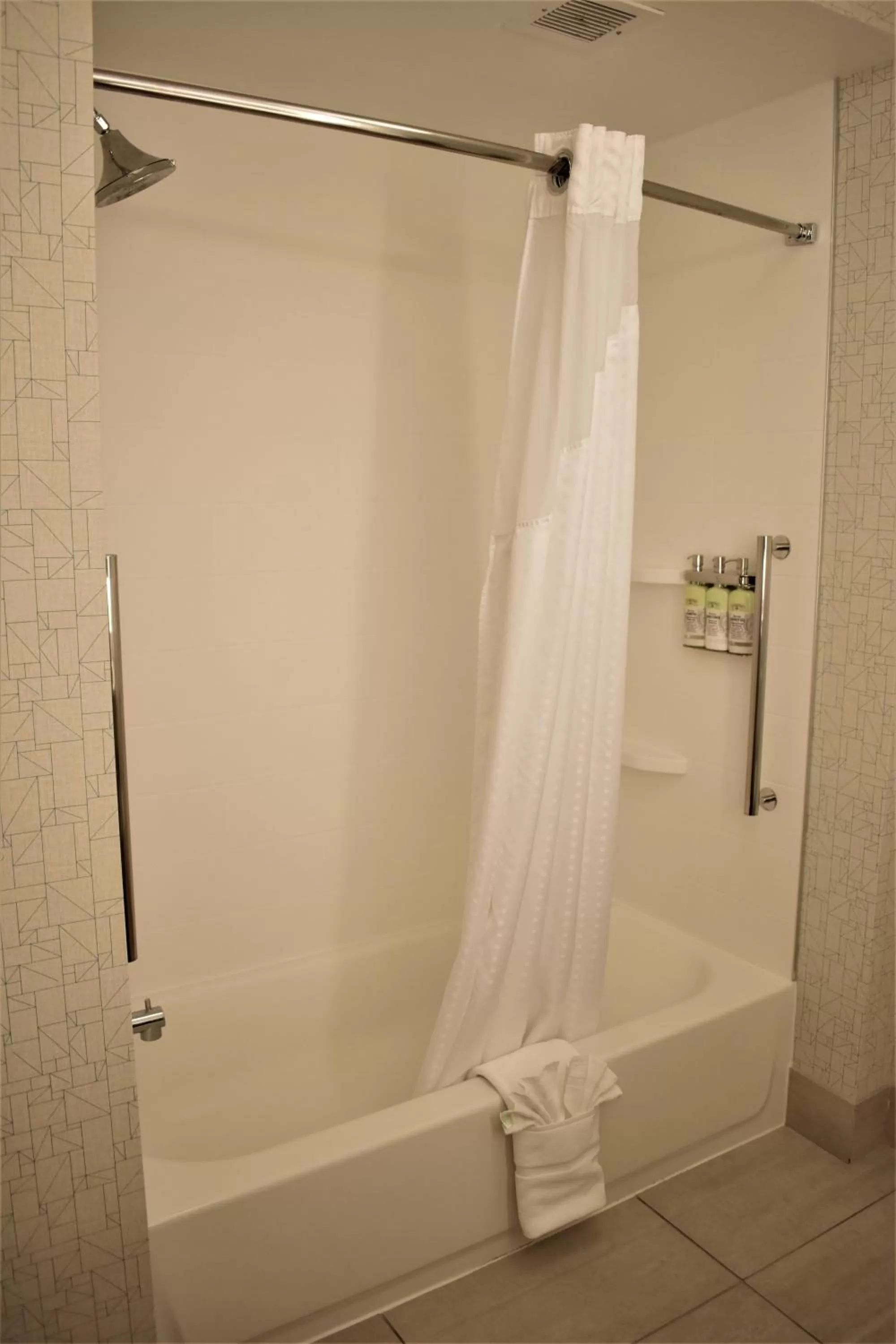 Shower in Holiday Inn Express & Suites - Gettysburg by IHG