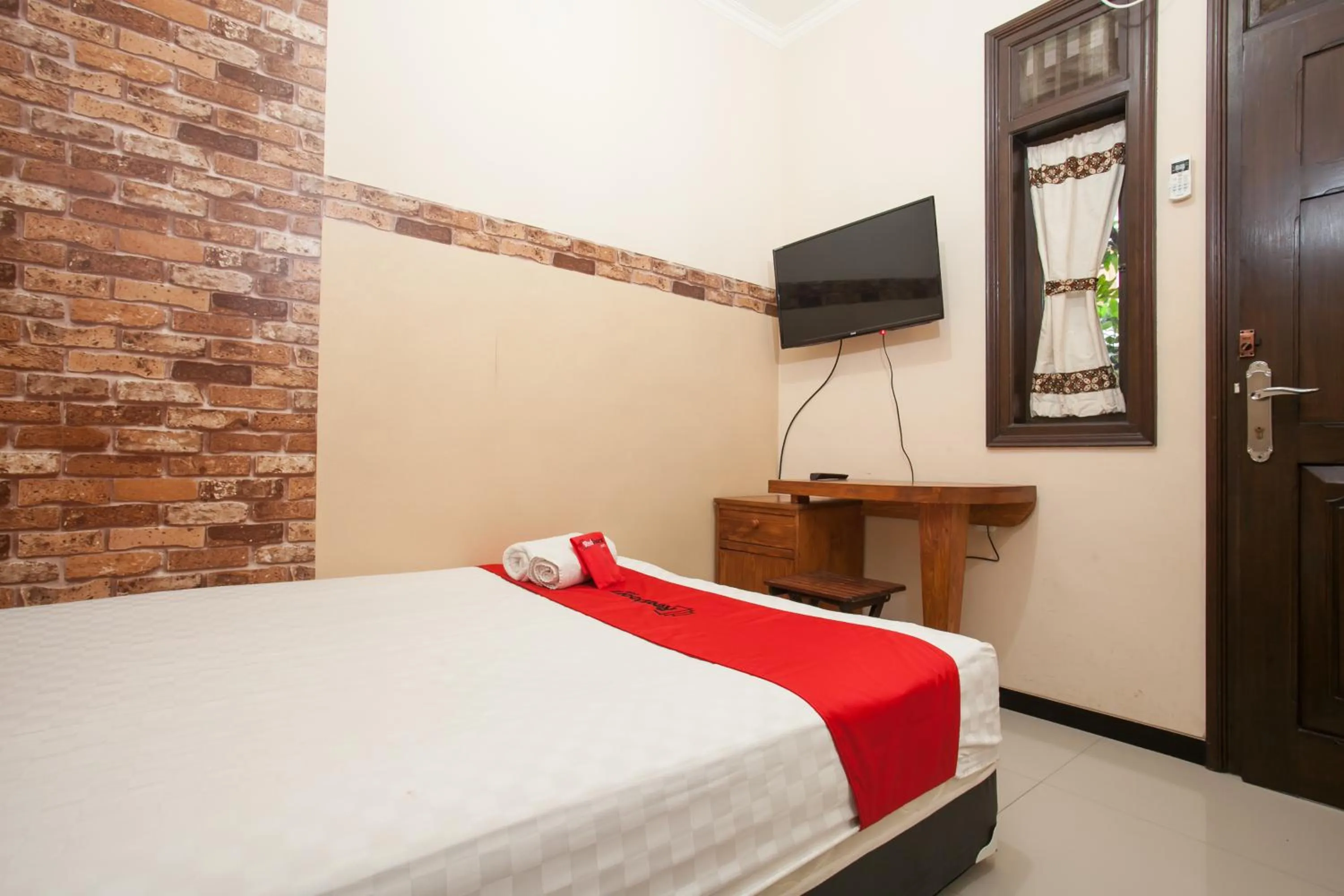 Bed in RedDoorz @ Omah Wetan Sawojajar Malang