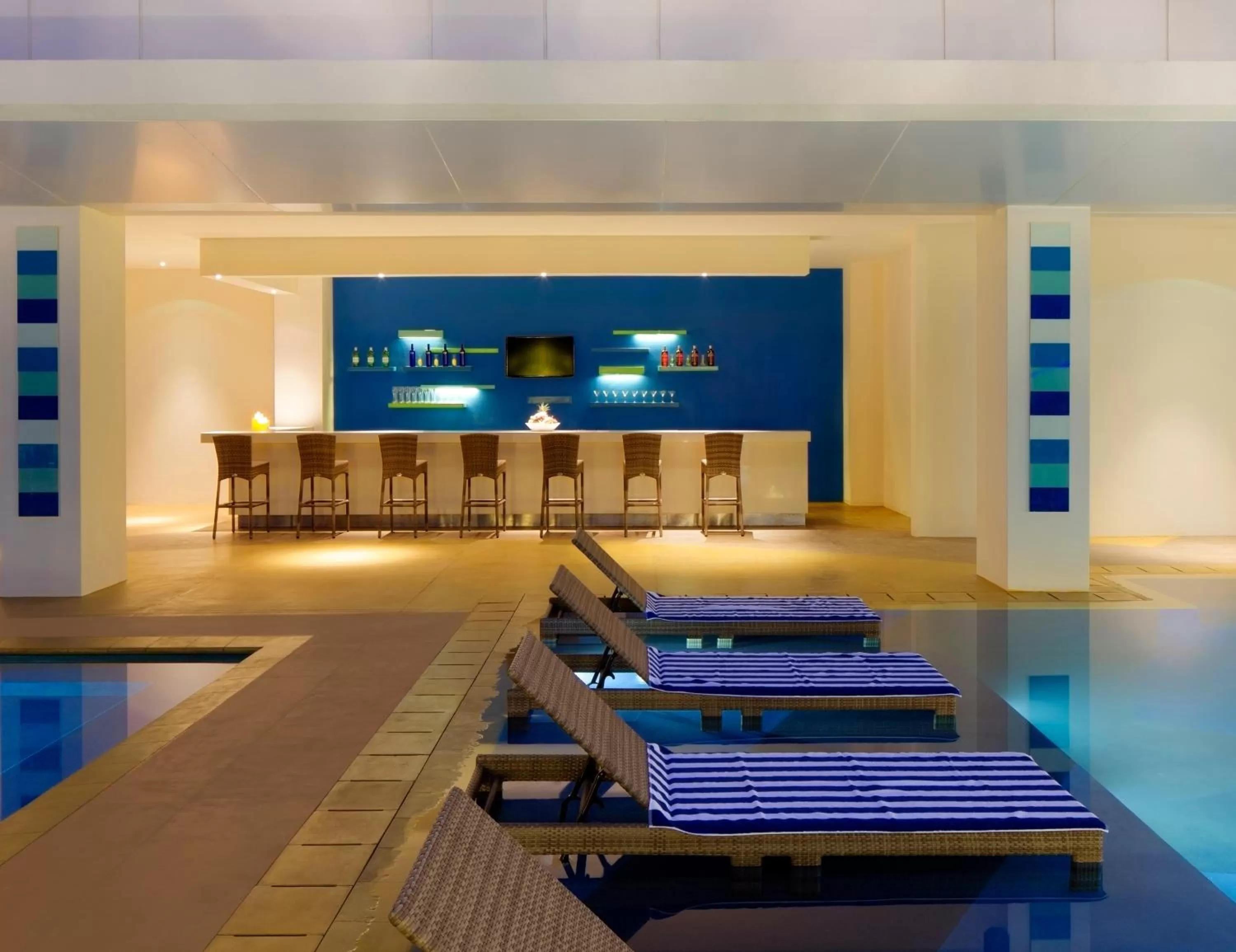 Swimming pool in Park Inn by Radisson Davao