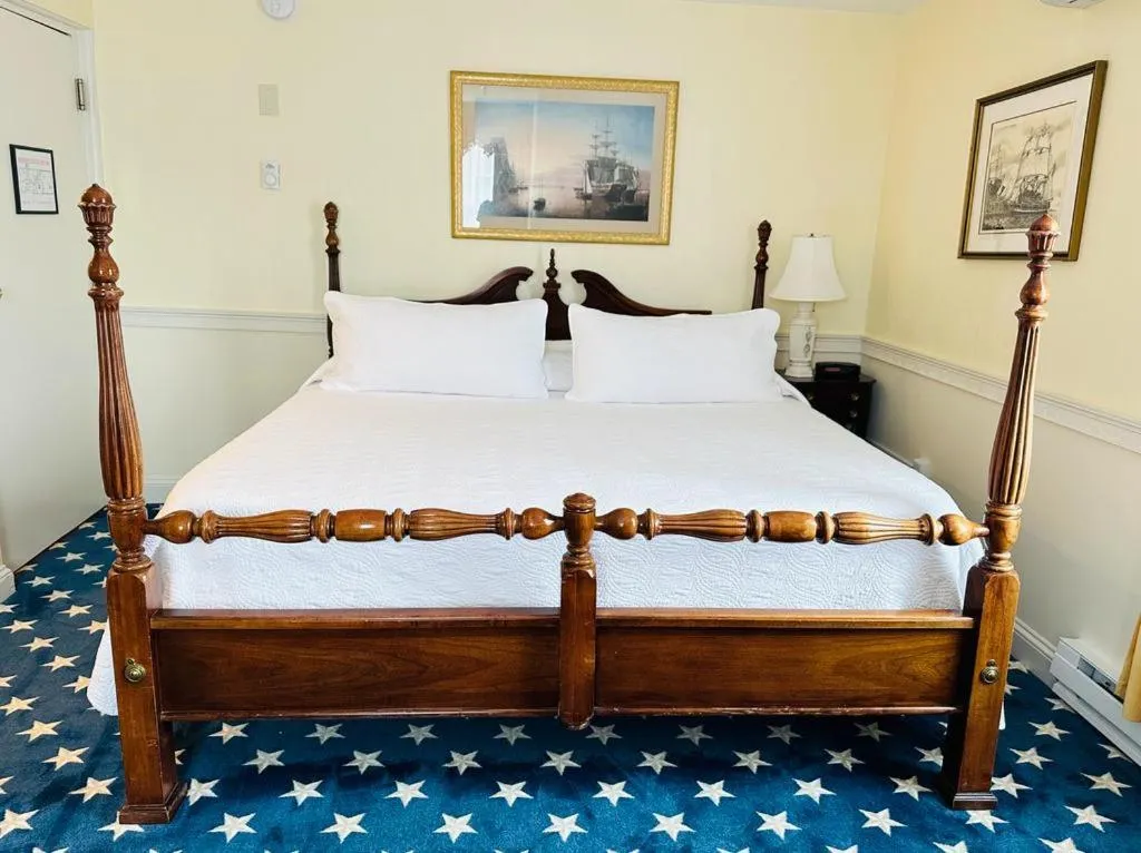 Bed in America's Cup Inn Newport