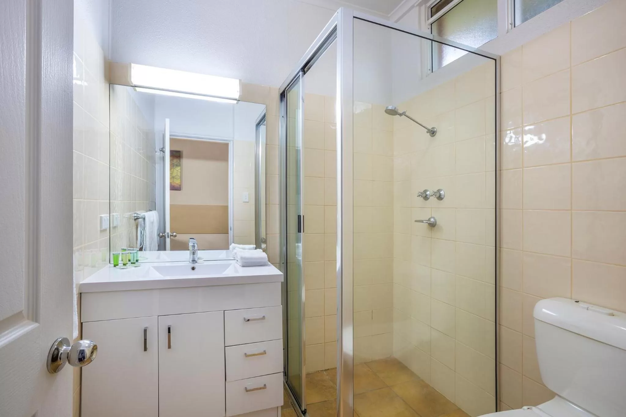 Shower in Boomerang Hotel