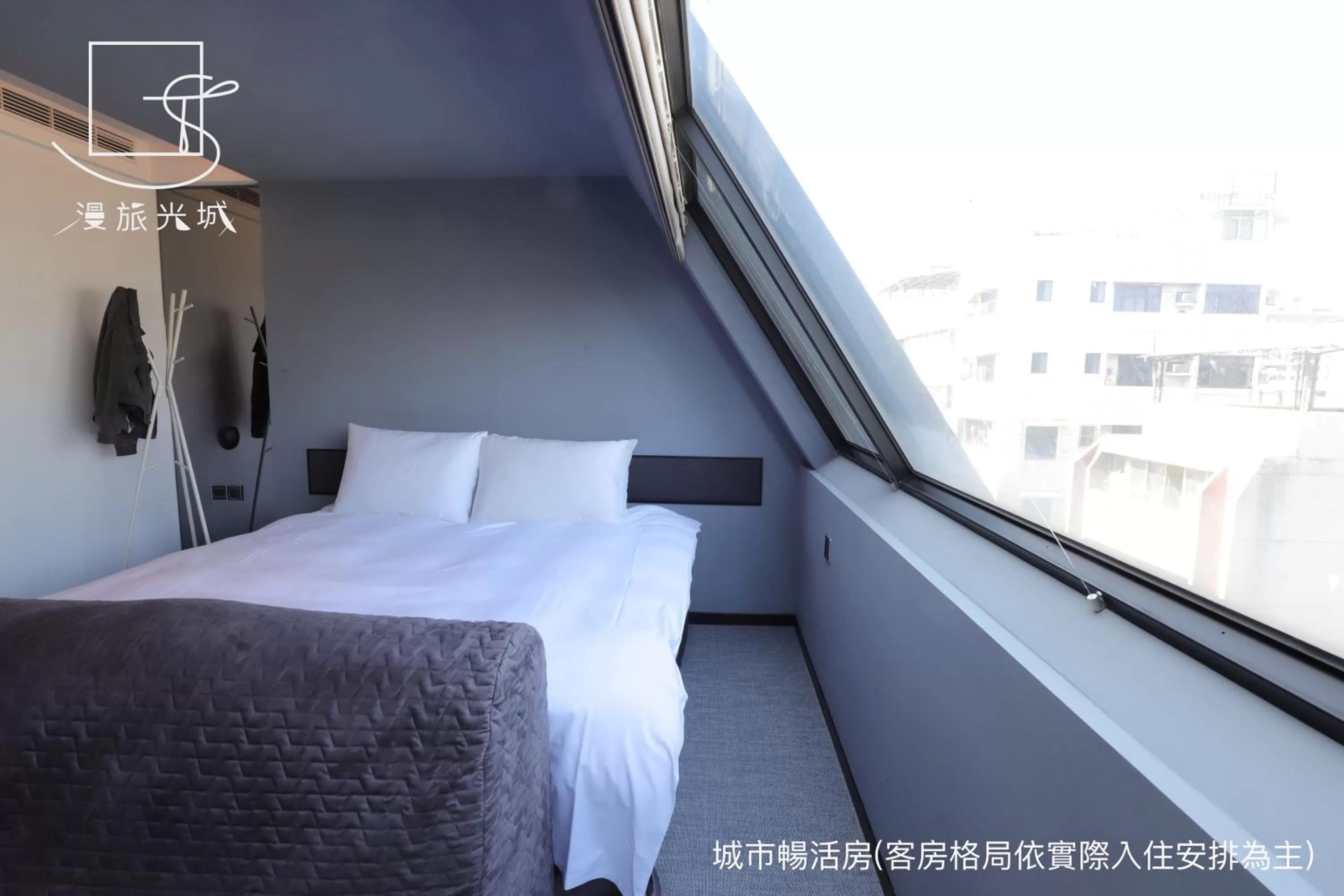 Superior View Room in Slow Town Hotel-Glowing