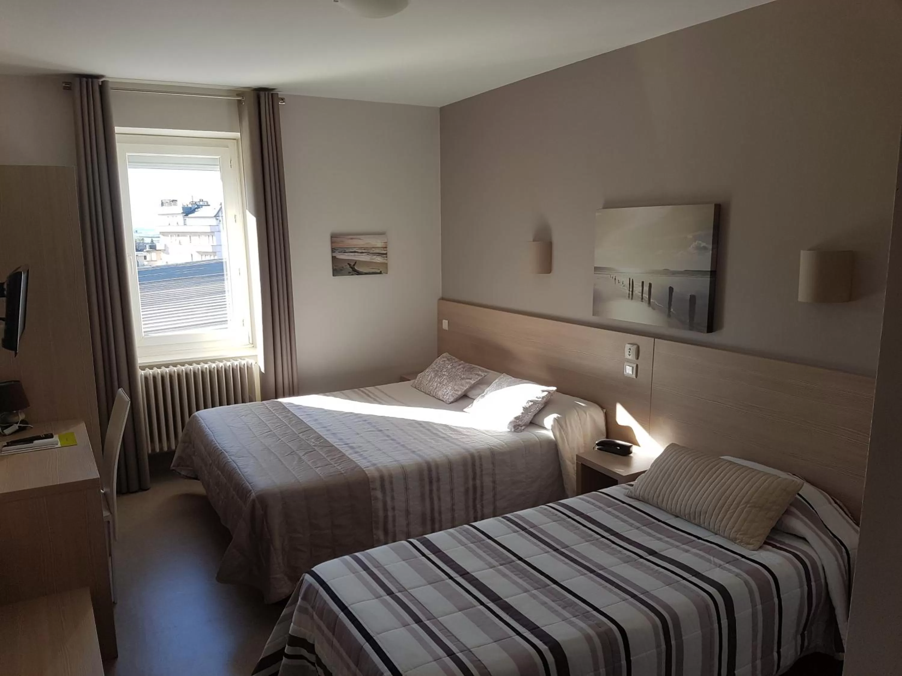 Bedroom, Bed in Logis Hôtel Restaurant du Midi - Rodez Centre