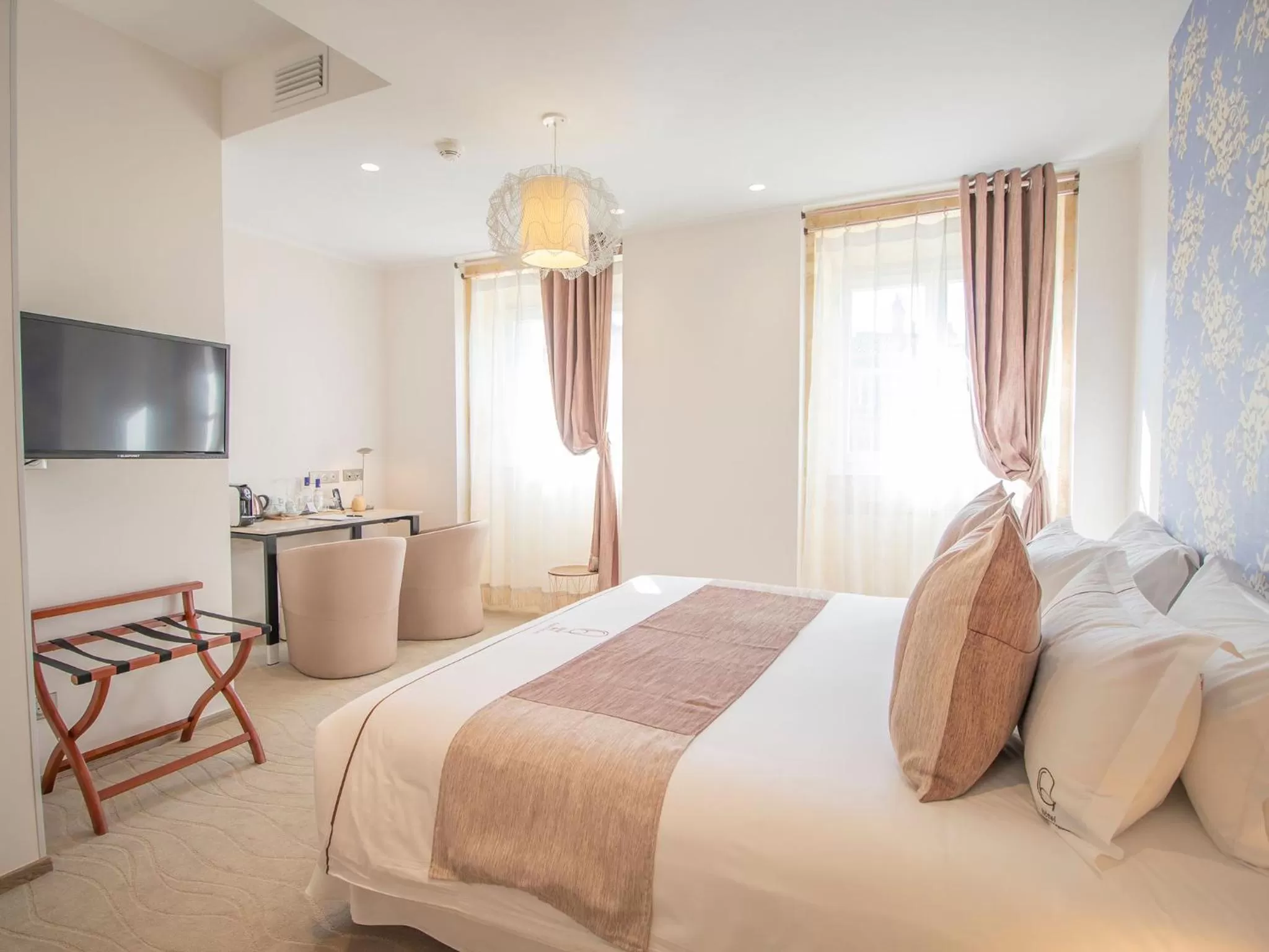 Bed in Hotel des Quinconces Bordeaux Centre