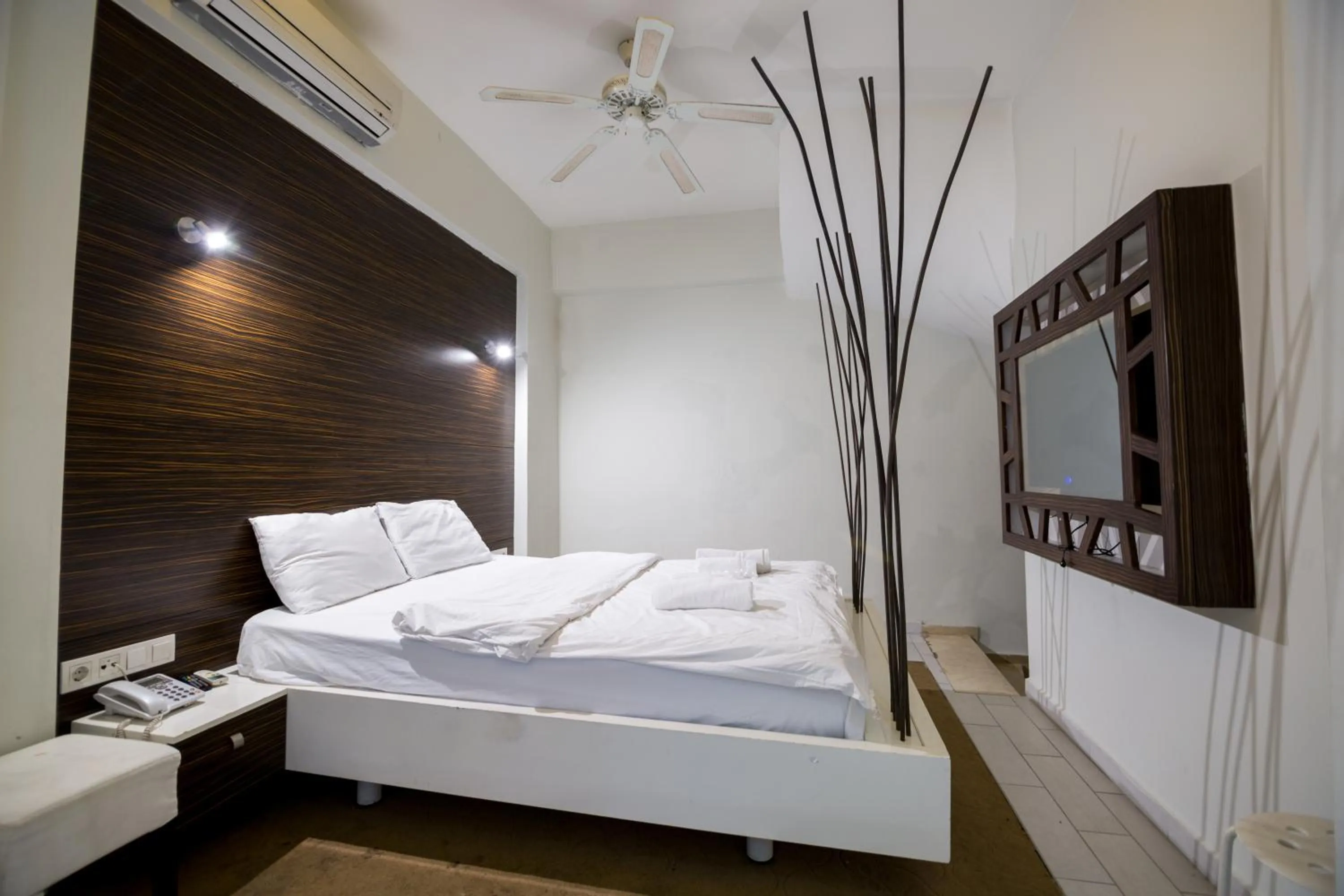 Photo of the whole room, Bed in Element Suites