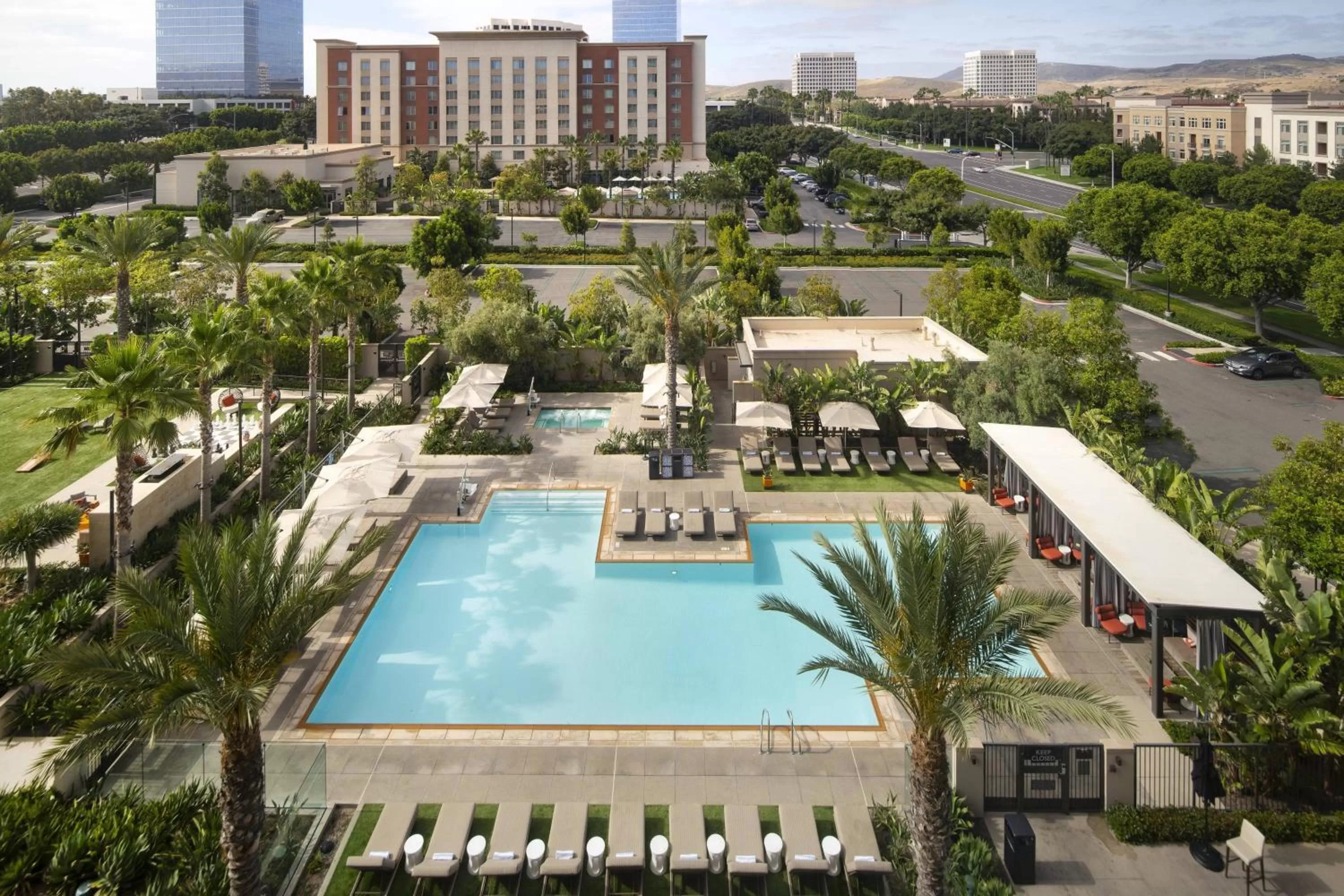 Swimming pool in Marriott Irvine Spectrum