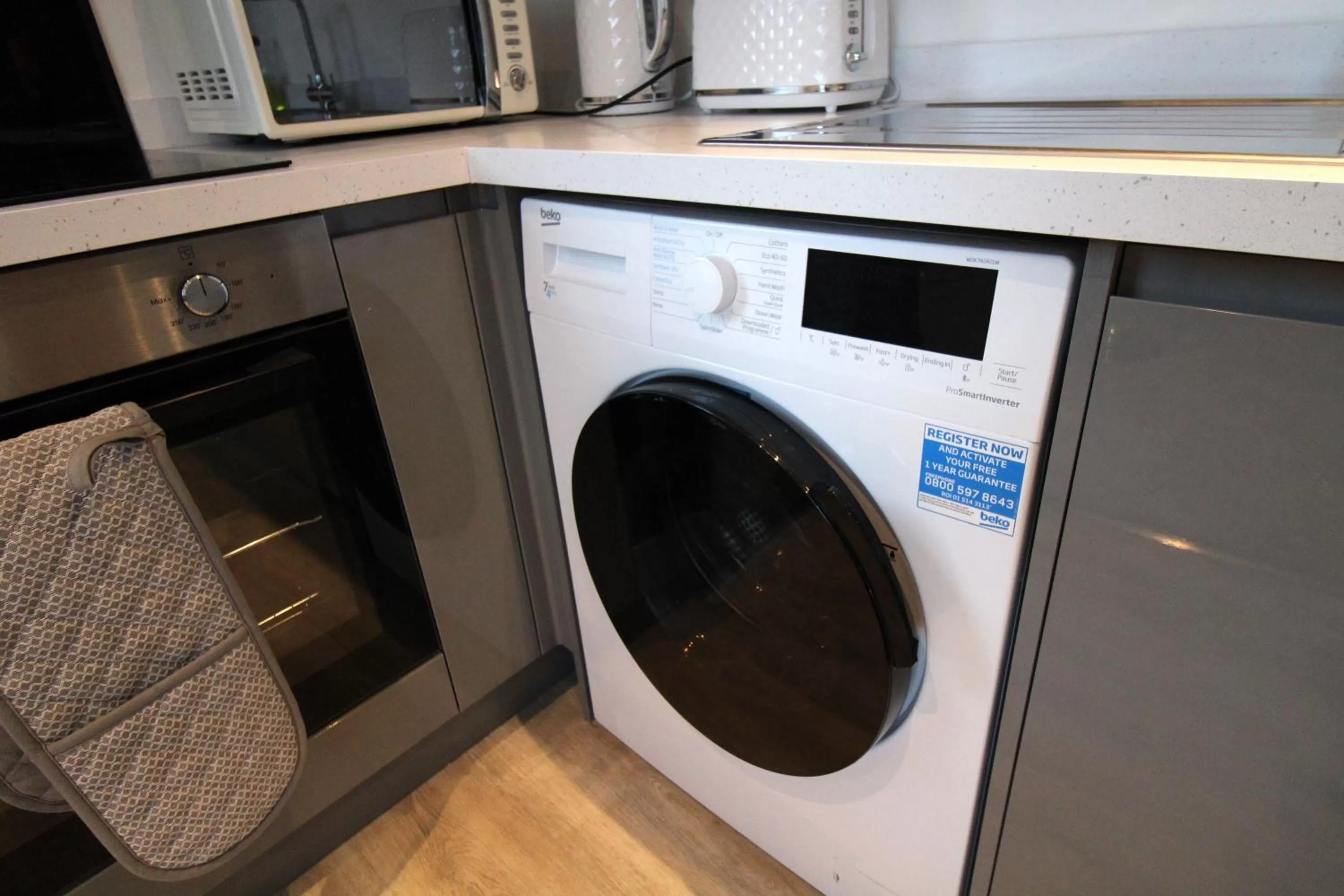 Kitchen/Kitchenette in No 10 @Short Stays