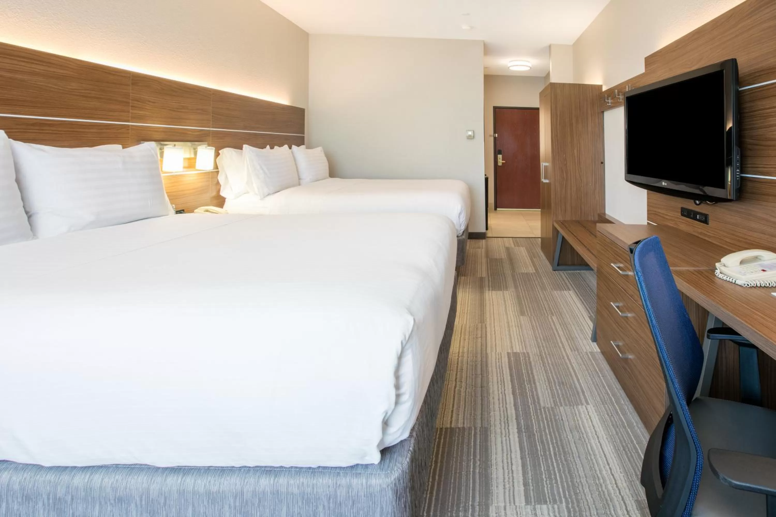 Photo of the whole room, Bed in Holiday Inn Express Hotel & Suites Dallas - Grand Prairie I-20 by IHG