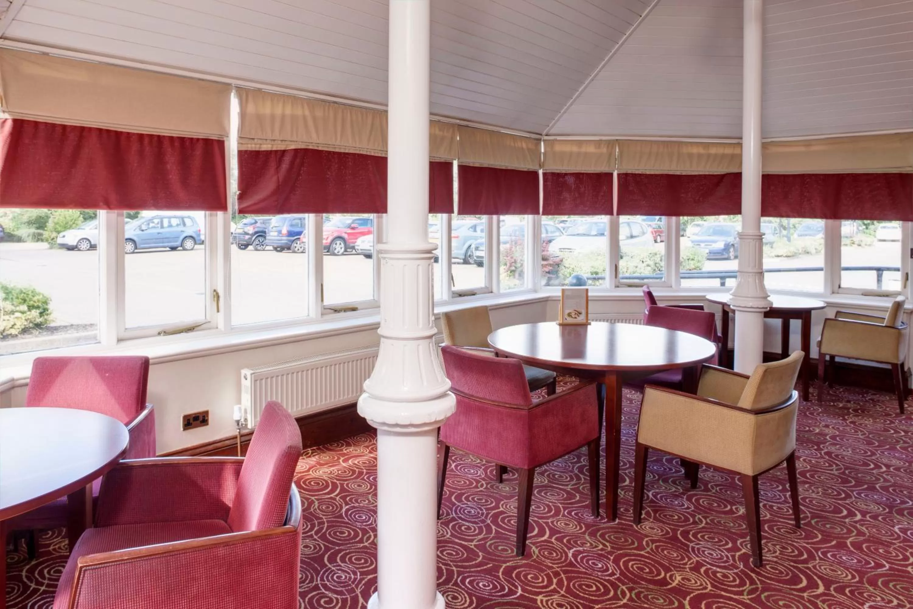 Lounge or bar in Holiday Inn Ipswich Orwell by IHG