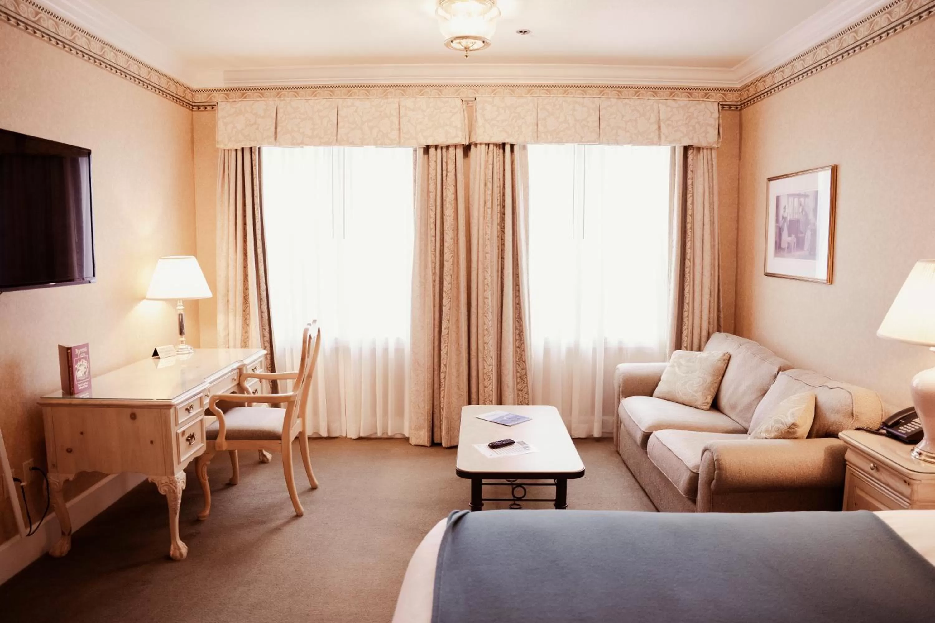 Bed, Seating Area in Phoenix Inn Resort