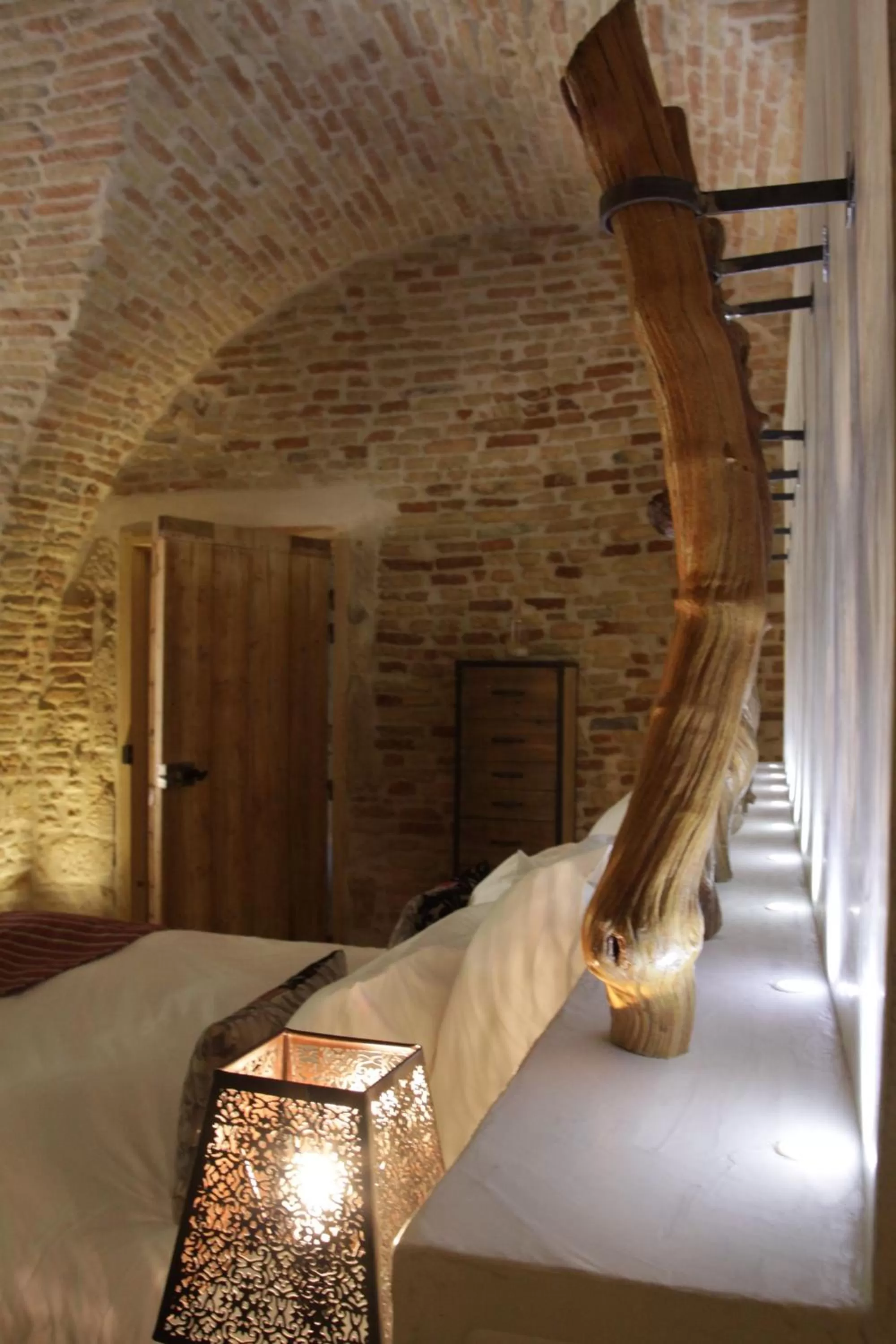 Decorative detail, Bed in Le Mas de l'Espérance - Chambres d'hôtes de Prestige