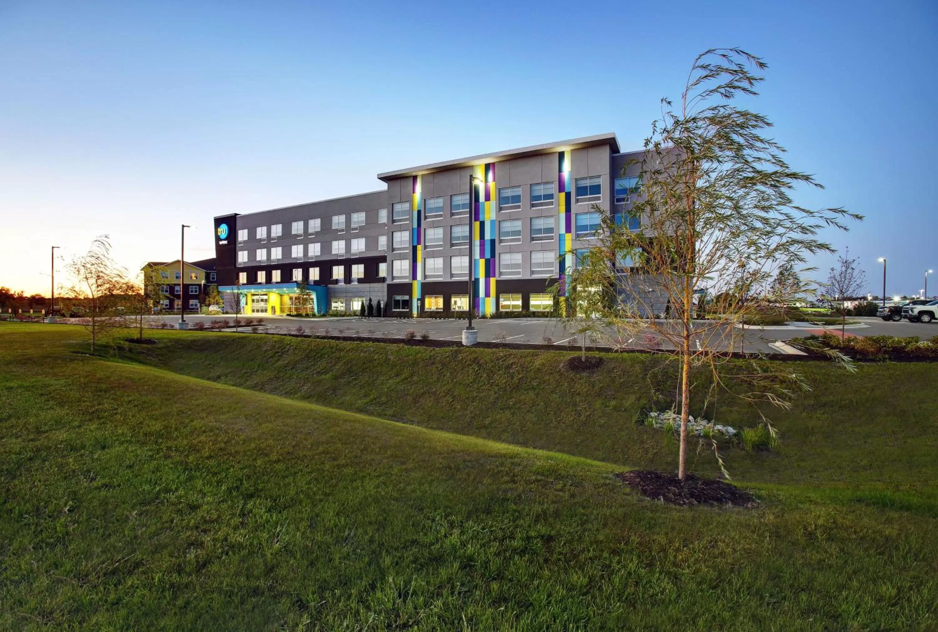 Property building in Tru By Hilton Stoughton