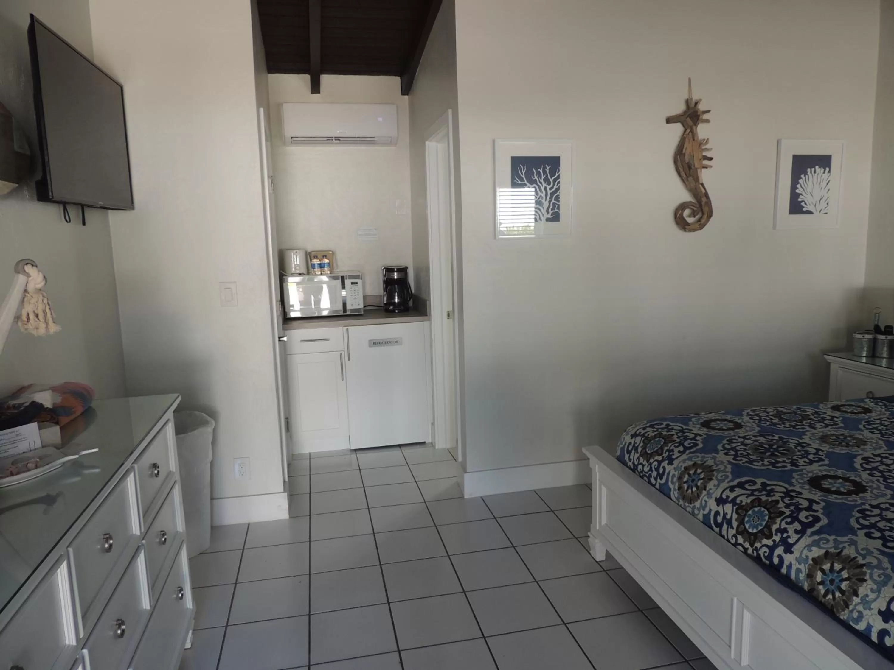 Bedroom, Kitchen/Kitchenette in Sands of Islamorada