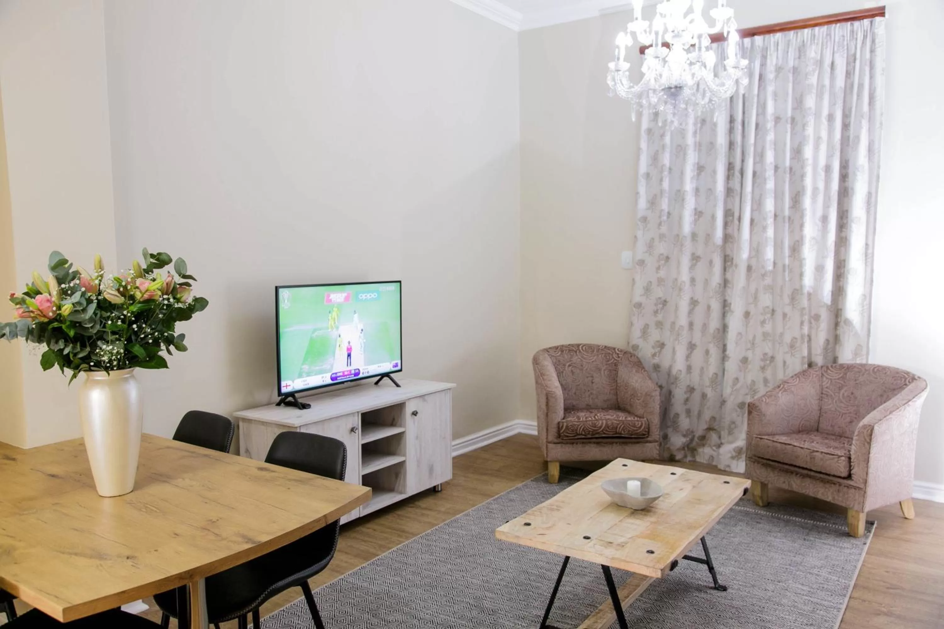 TV and multimedia in Queen's Hotel by BON Hotels