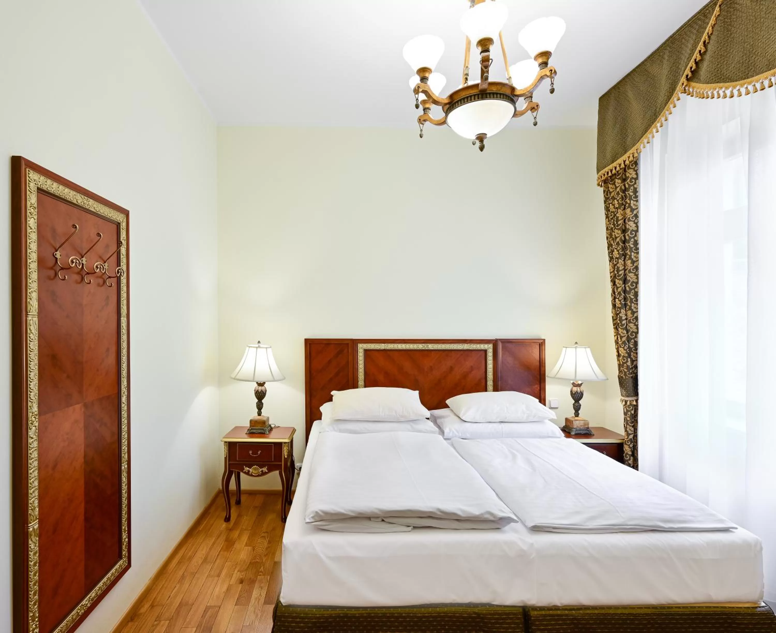 Bedroom, Bed in Residence Romanza