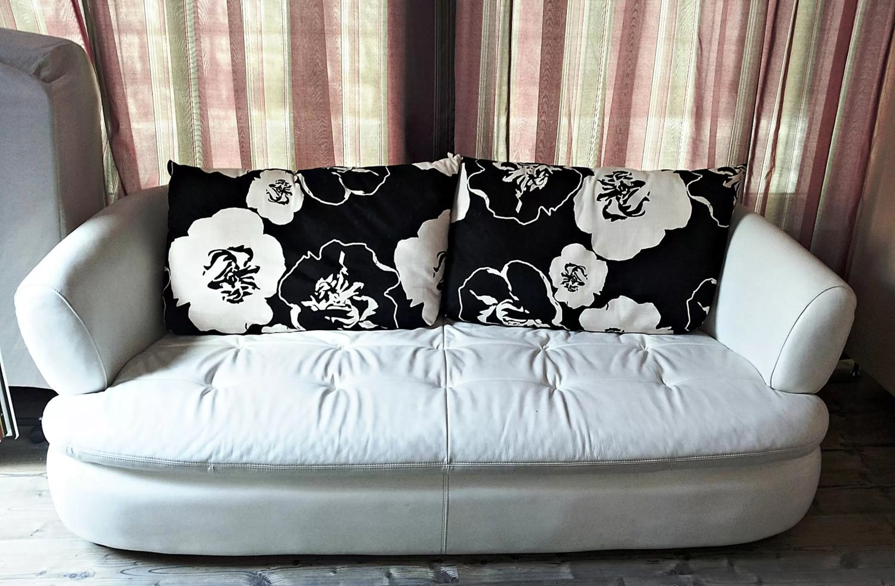 Decorative detail, Seating Area in Lucas 10 Apartments