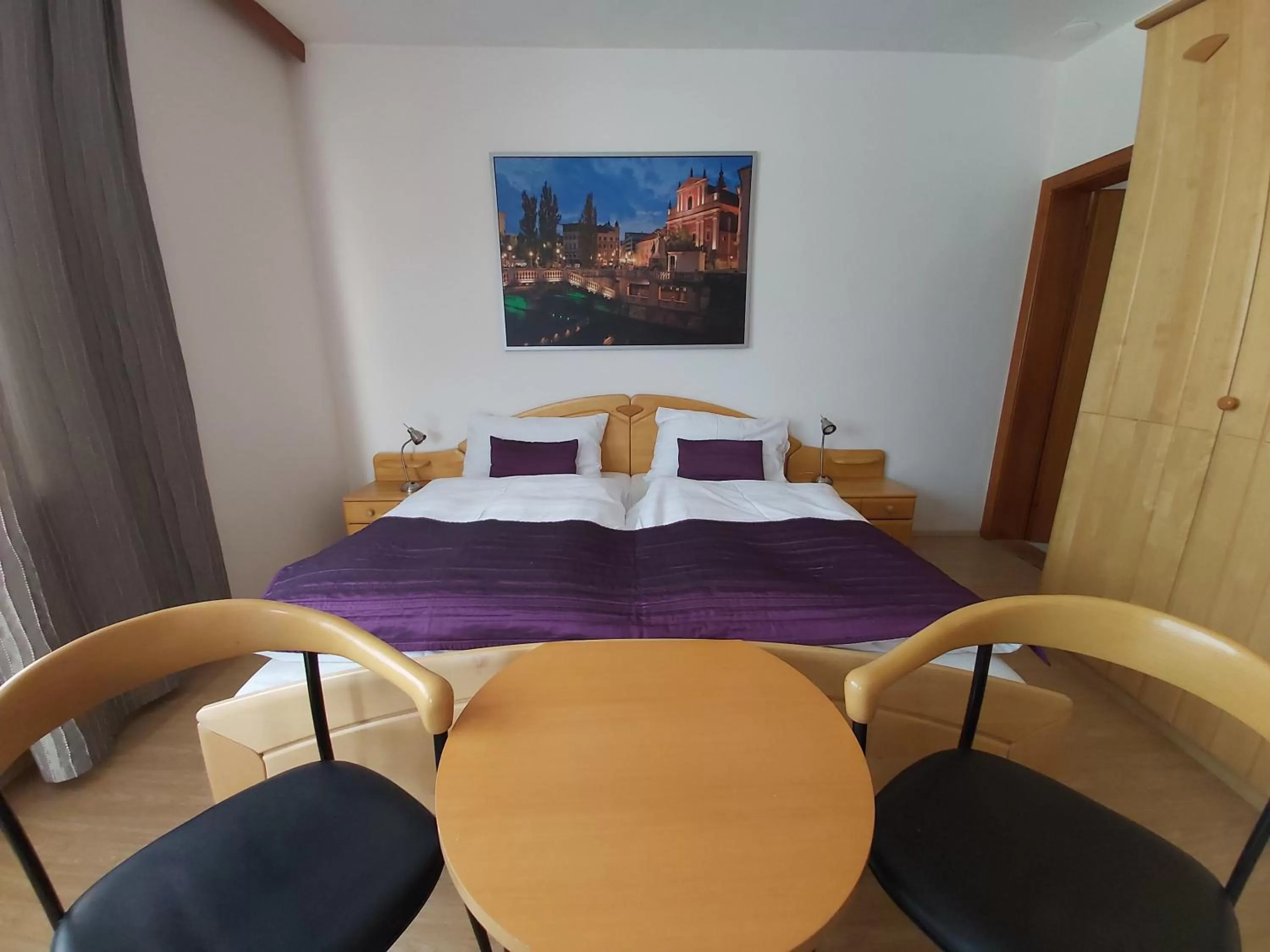 Photo of the whole room, Bed in B&B Pension Karlsdorfer Hof