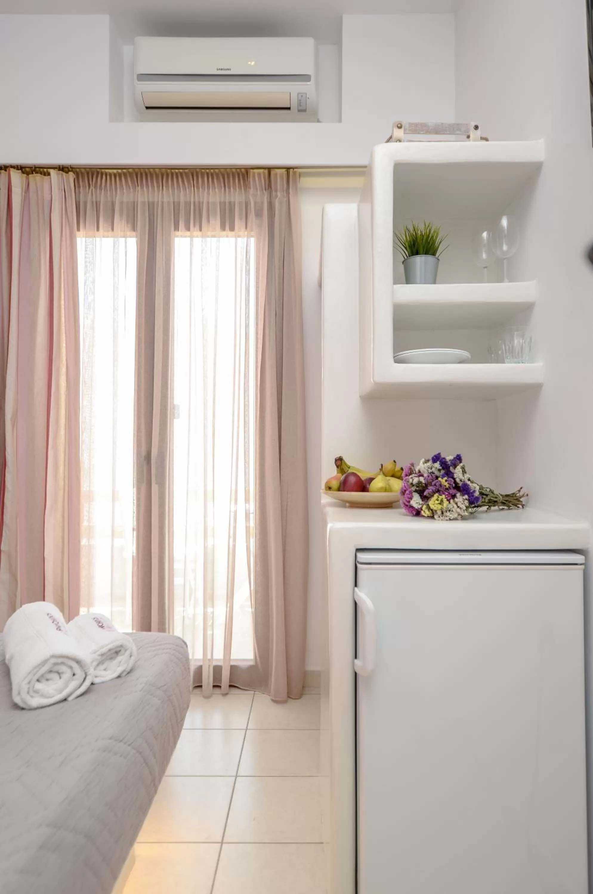 Photo of the whole room, Bed in Panormos Hotel and Studios