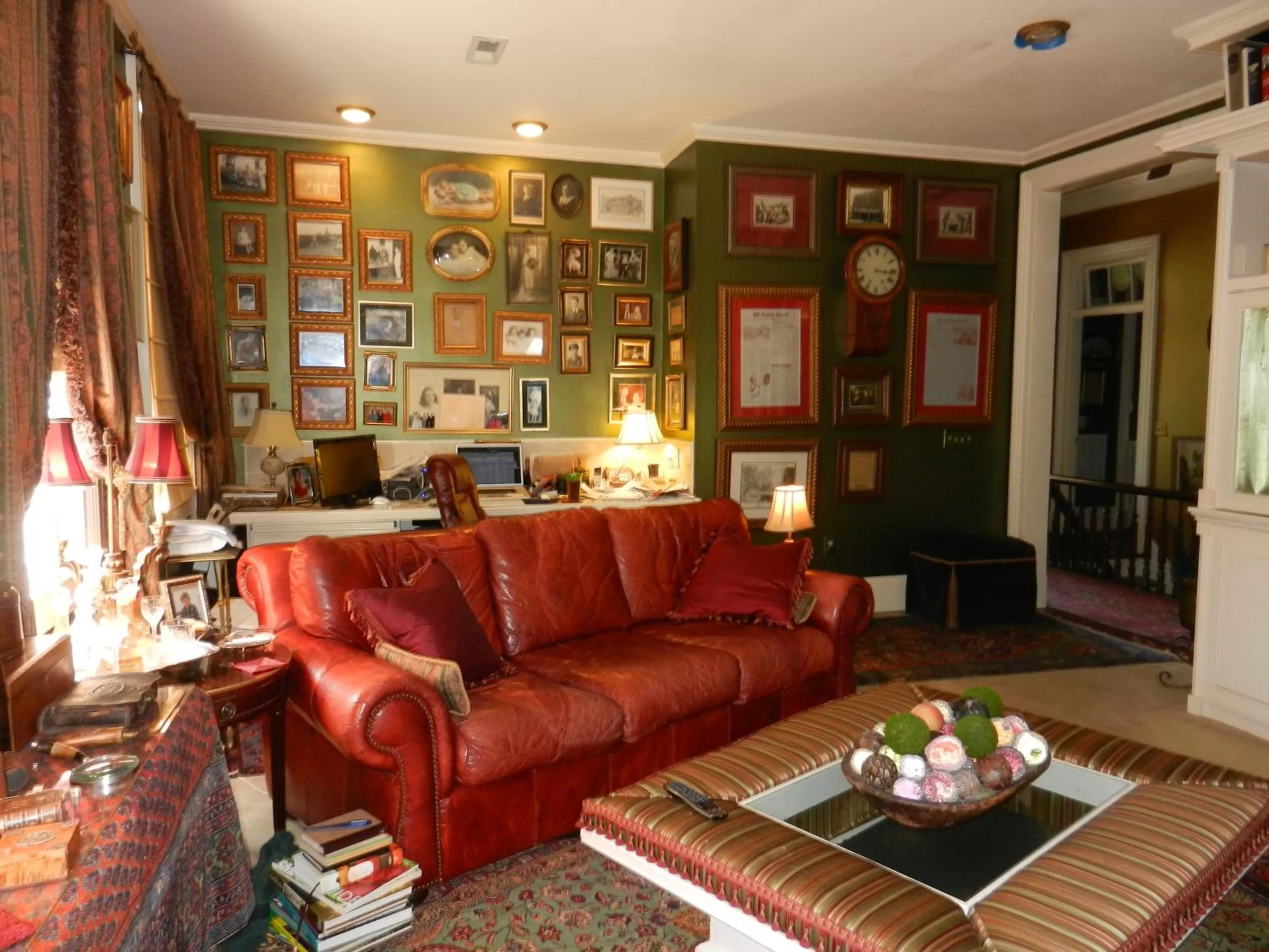 Communal lounge/ TV room in 22 Charlotte