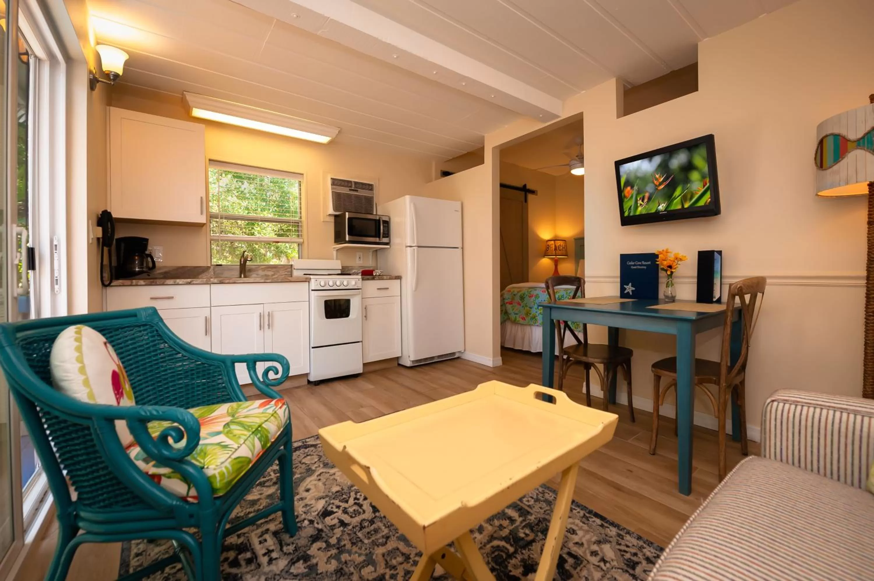 Kitchen or kitchenette in Cedar Cove Resort & Cottages