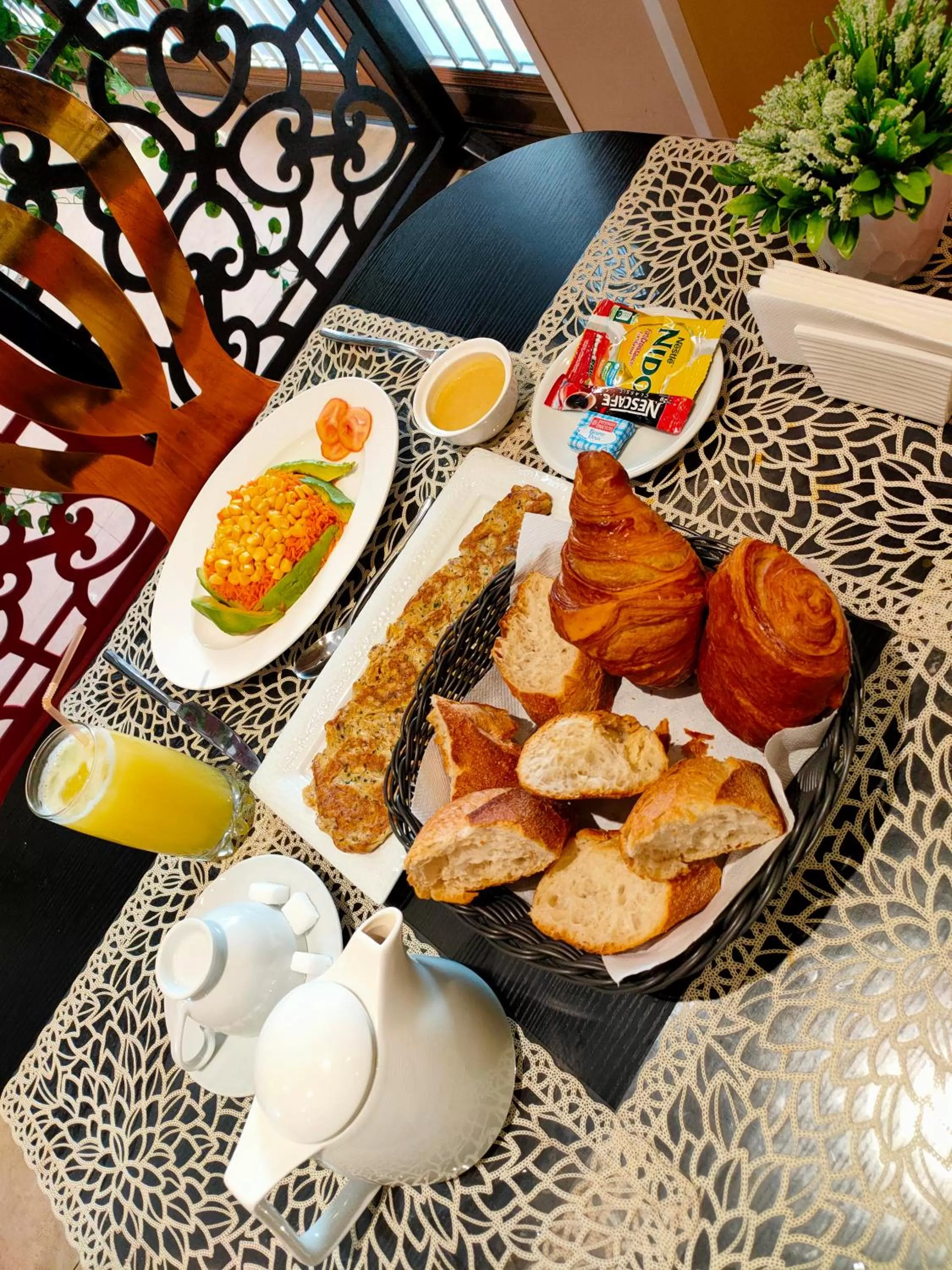 Breakfast in Hôtel La Principauté Douala Bonapriso