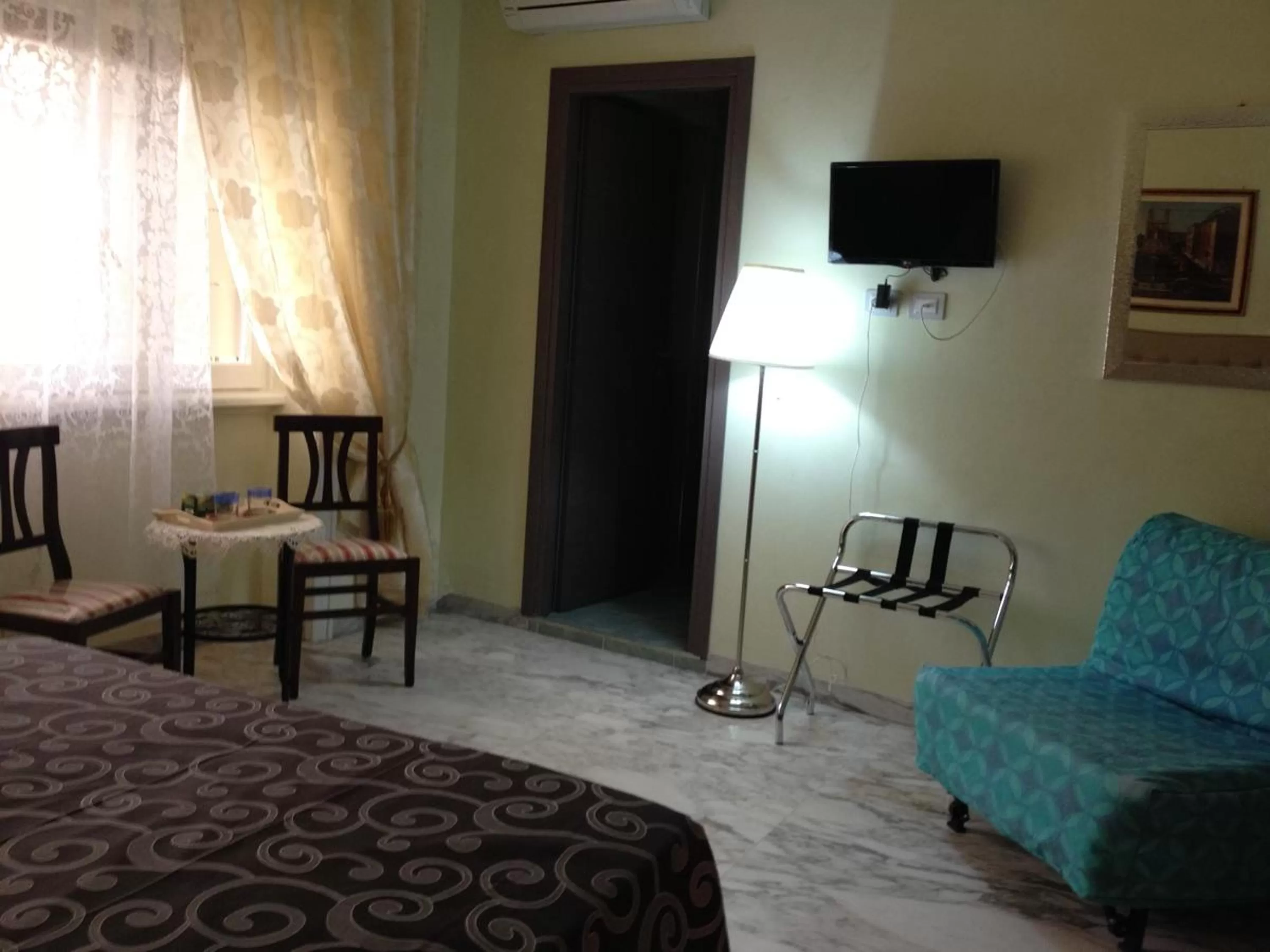 Day, Bed in Vatican Golden Rooms