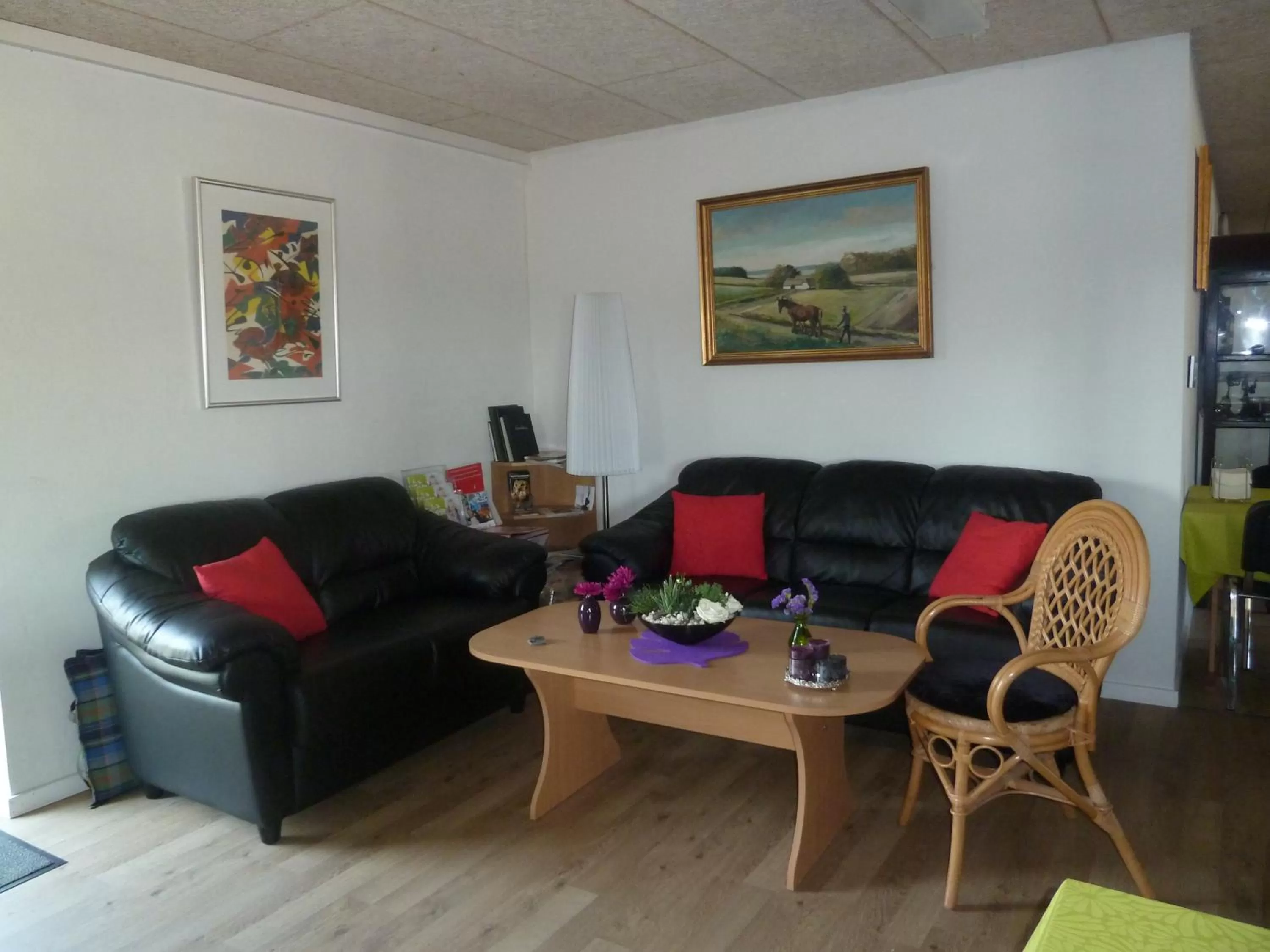 Communal lounge/ TV room, Seating Area in Give Bed & Breakfast