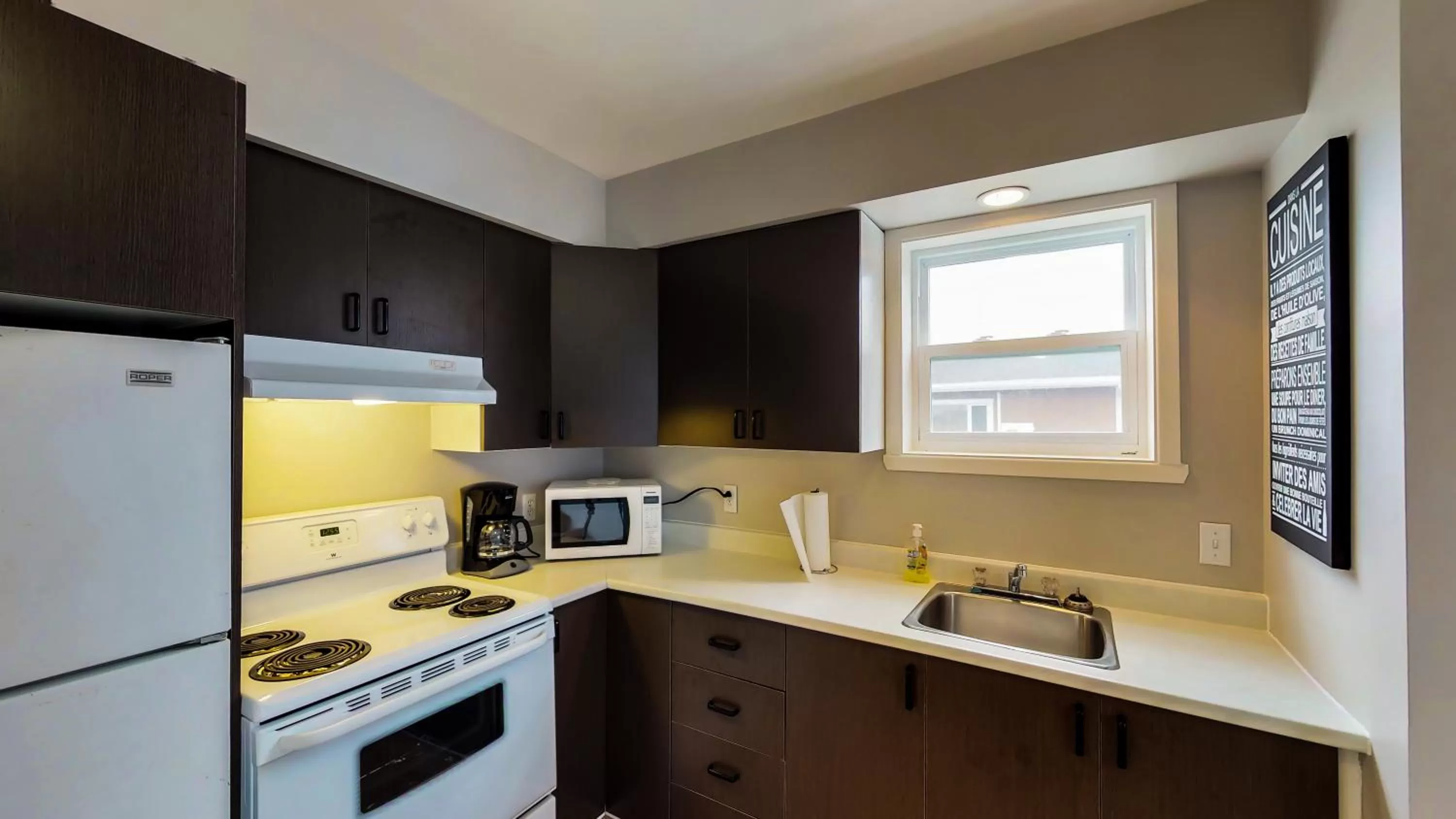 Staff, Kitchen/Kitchenette in Hostellerie Baie Bleue