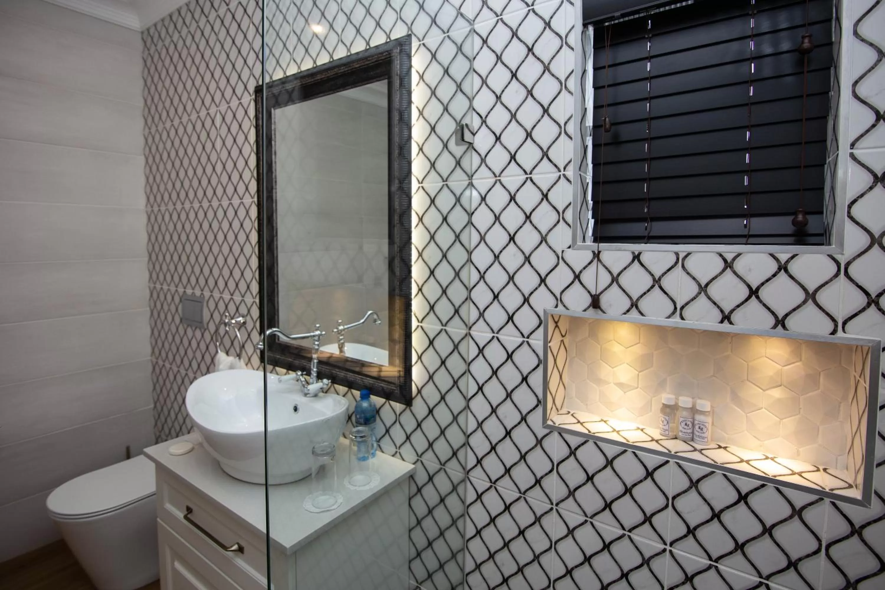 Bathroom in Milner House Kimberley