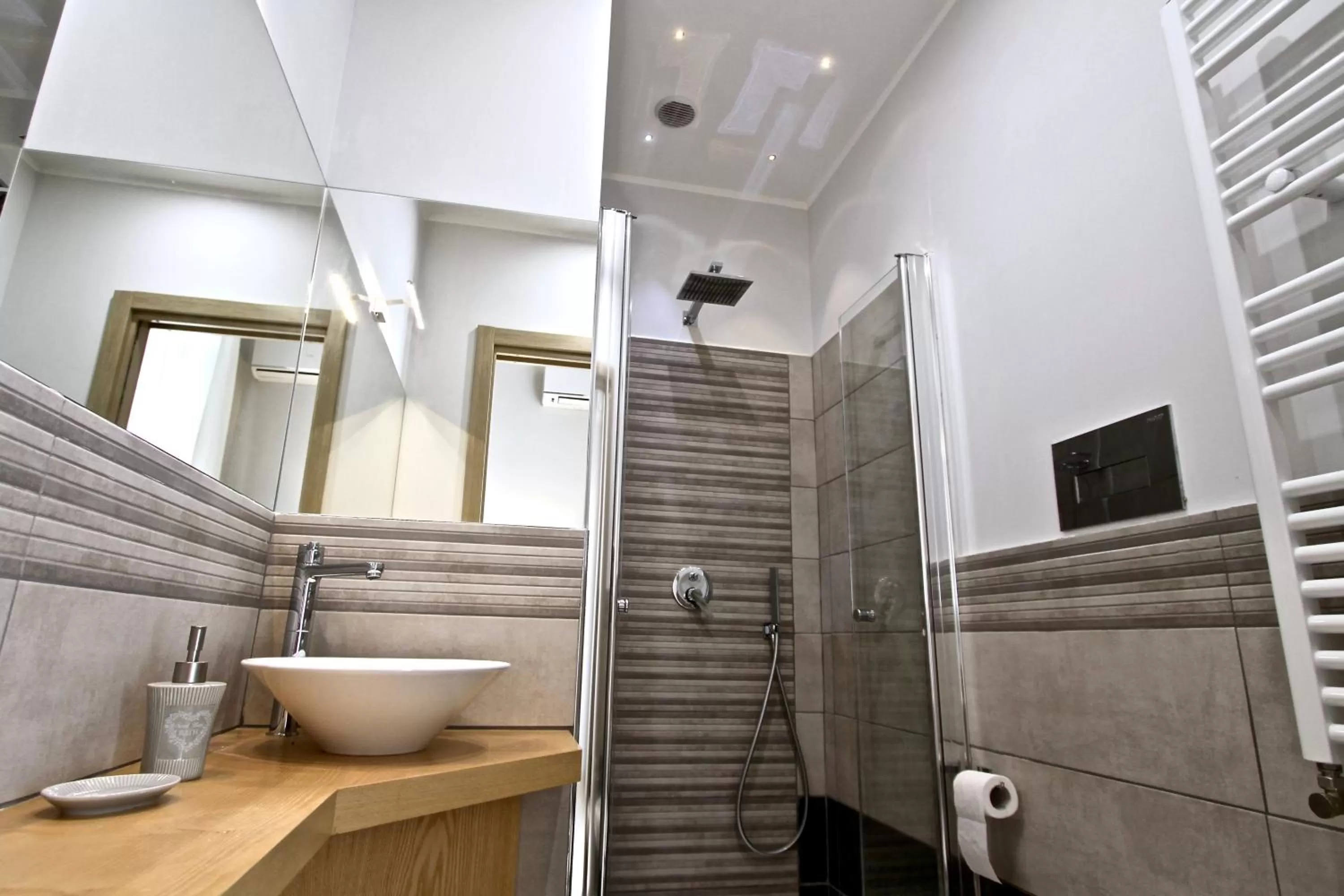 Shower in La Passeggiata di Girgenti