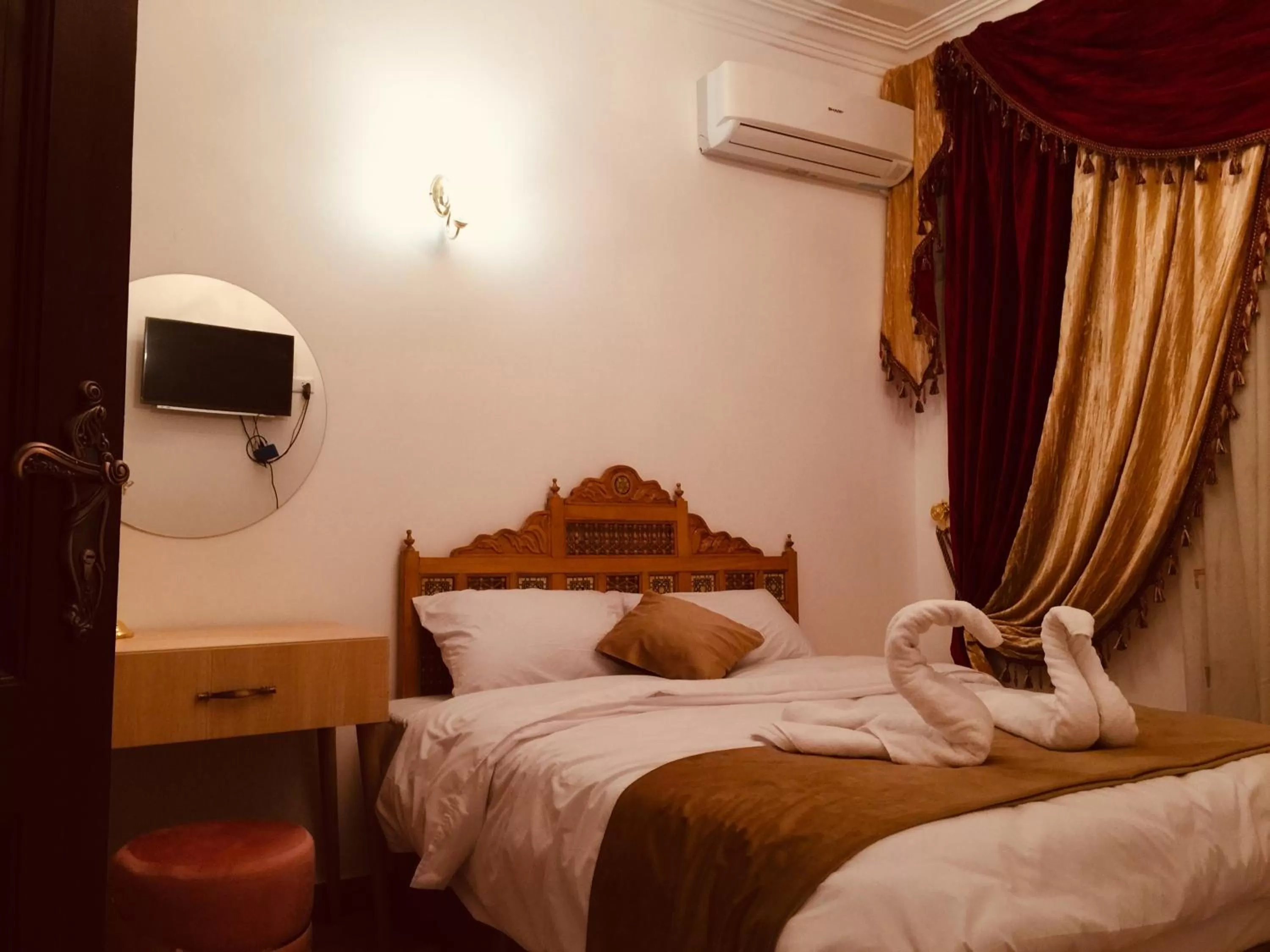 Bed in Eagles Pyramids View