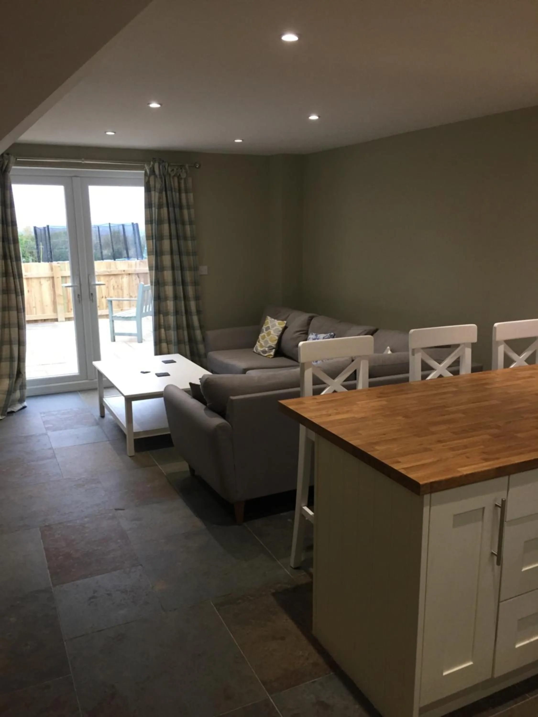 Living room, Bed in White House Cottages