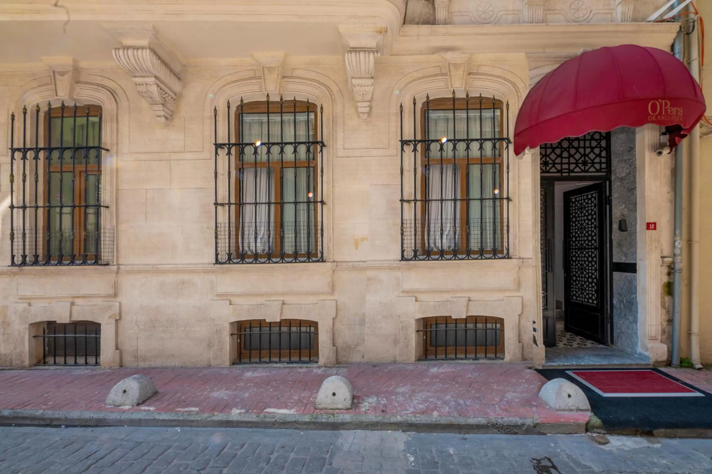 Facade/entrance in O'Pera Okanlı Suites