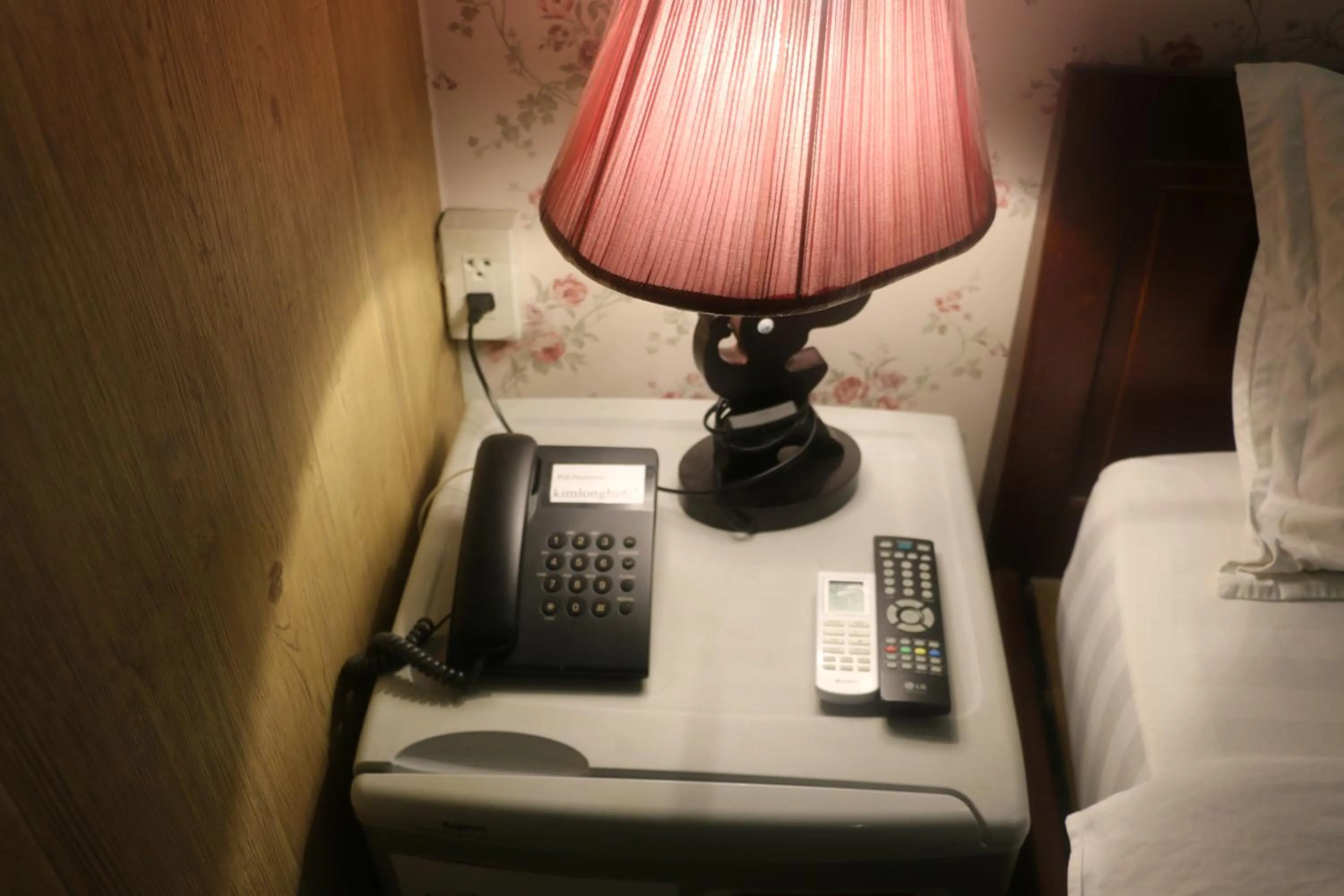 hair dresser, Bed in Kim Long Hotel