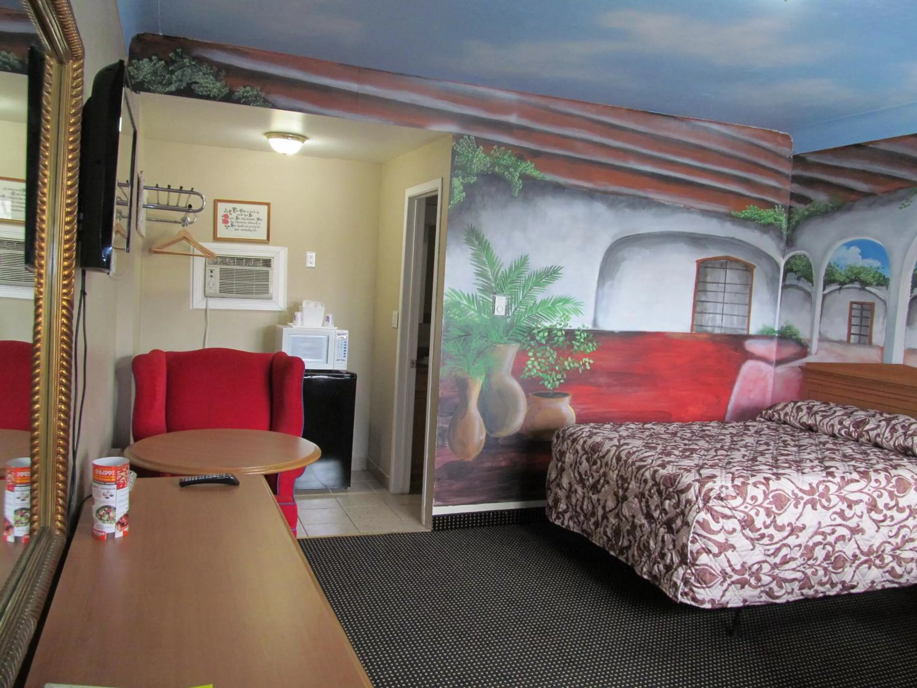 Photo of the whole room, Bed in Knights Inn London Ontario