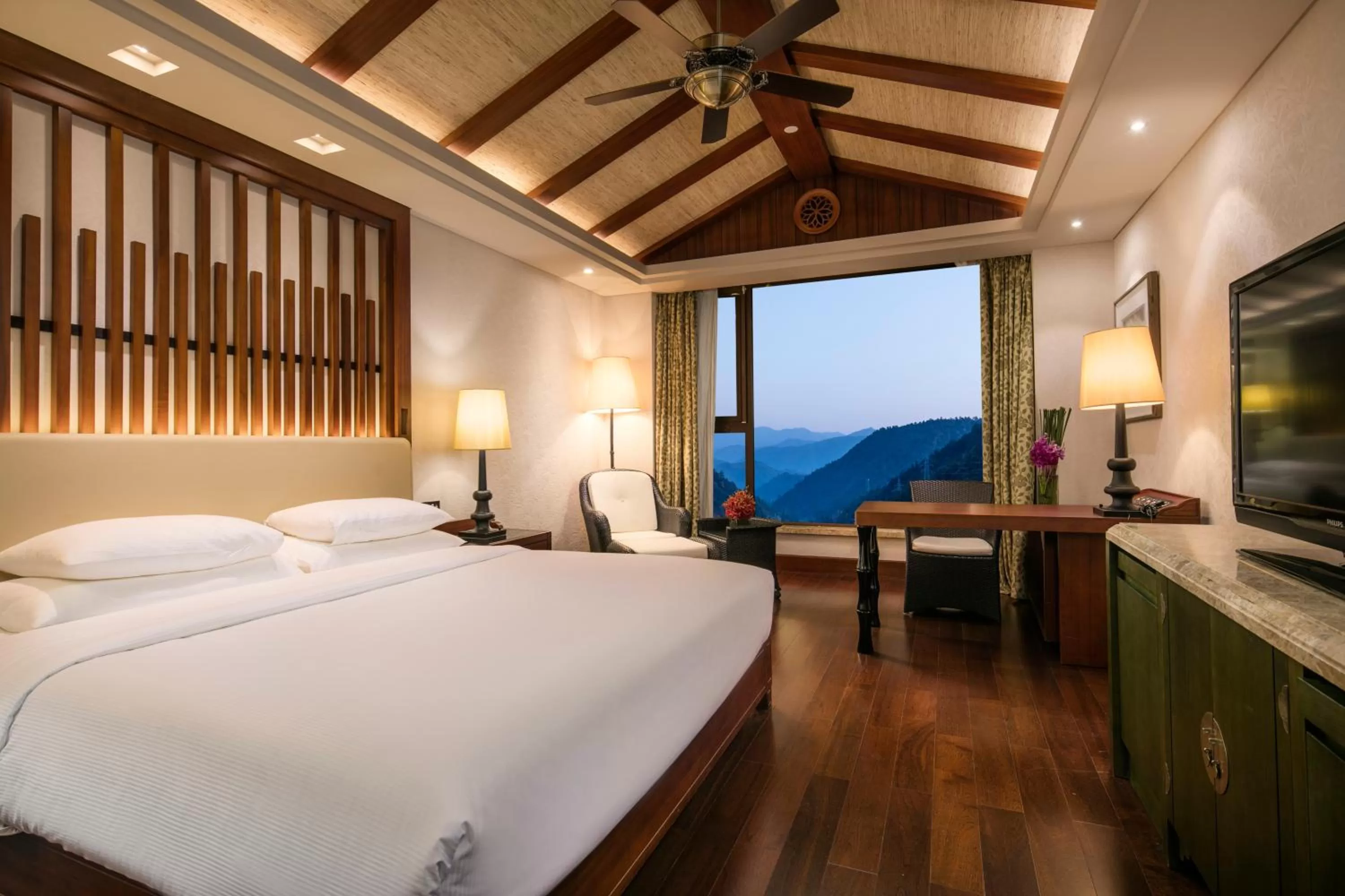 Photo of the whole room, Bed in Hilton Sanqingshan Resort