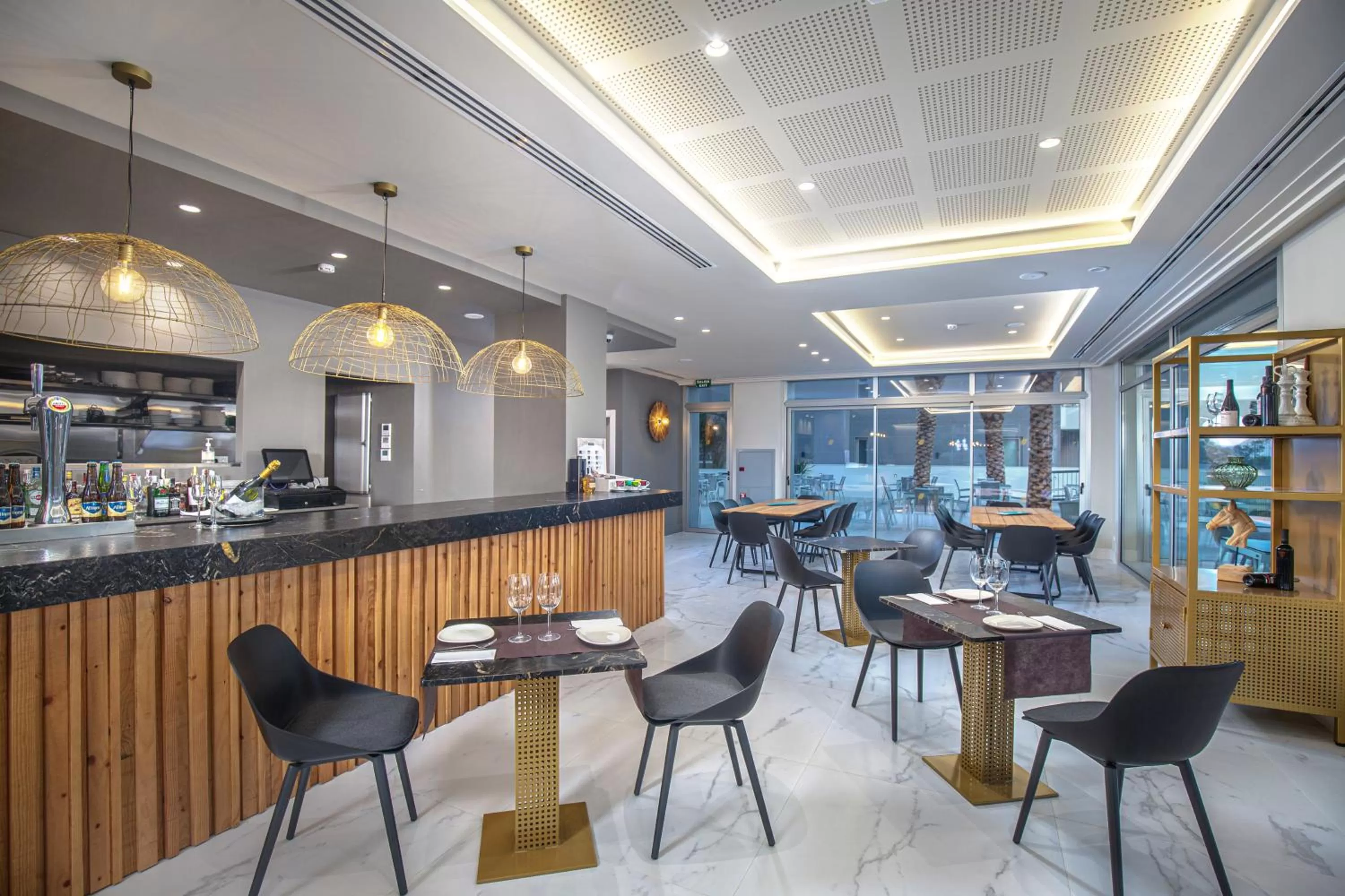 Restaurant/places to eat in Blue Line Apartment Hotel - Be Line Group