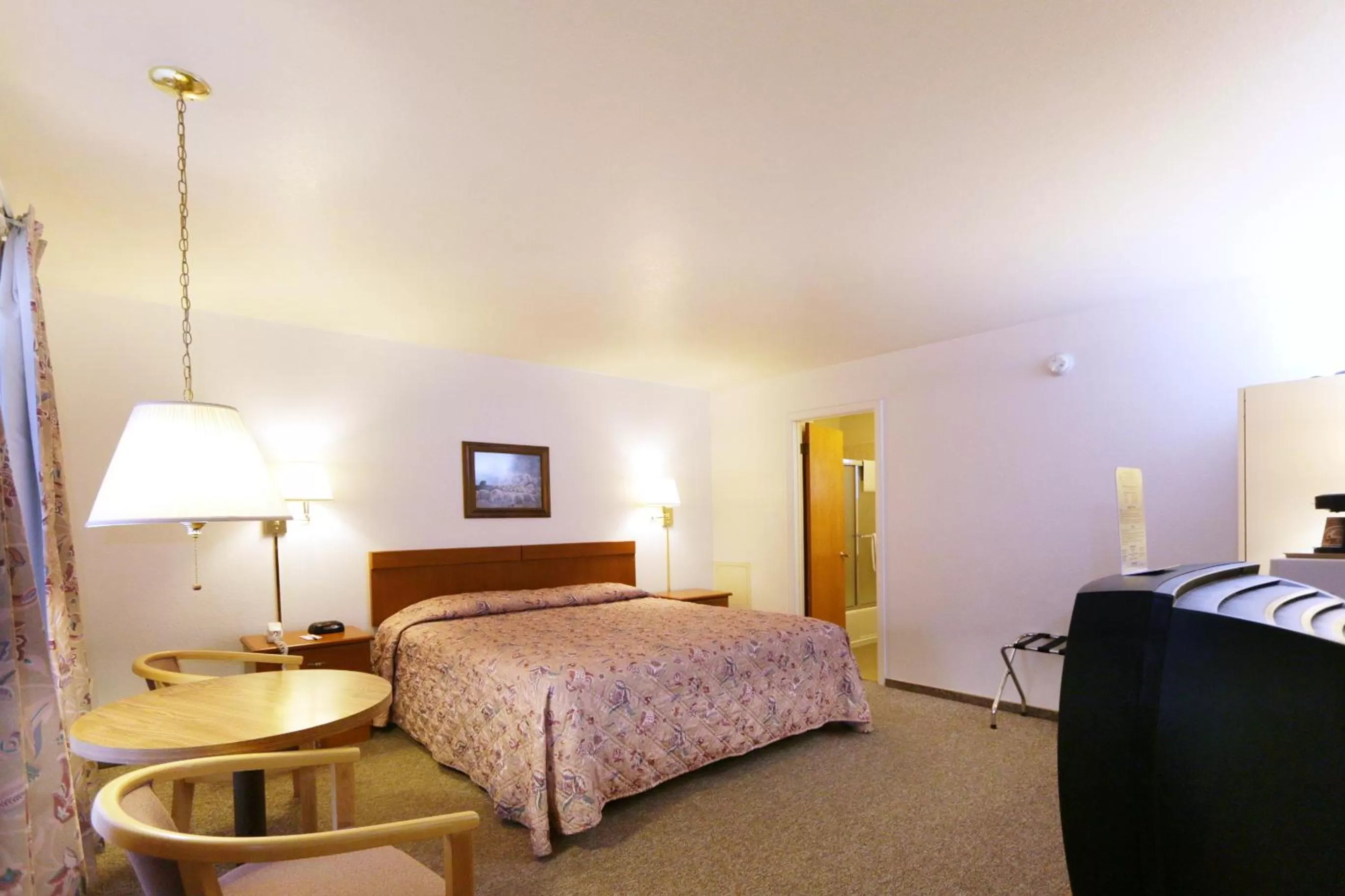 Photo of the whole room, Bed in Town House Motel